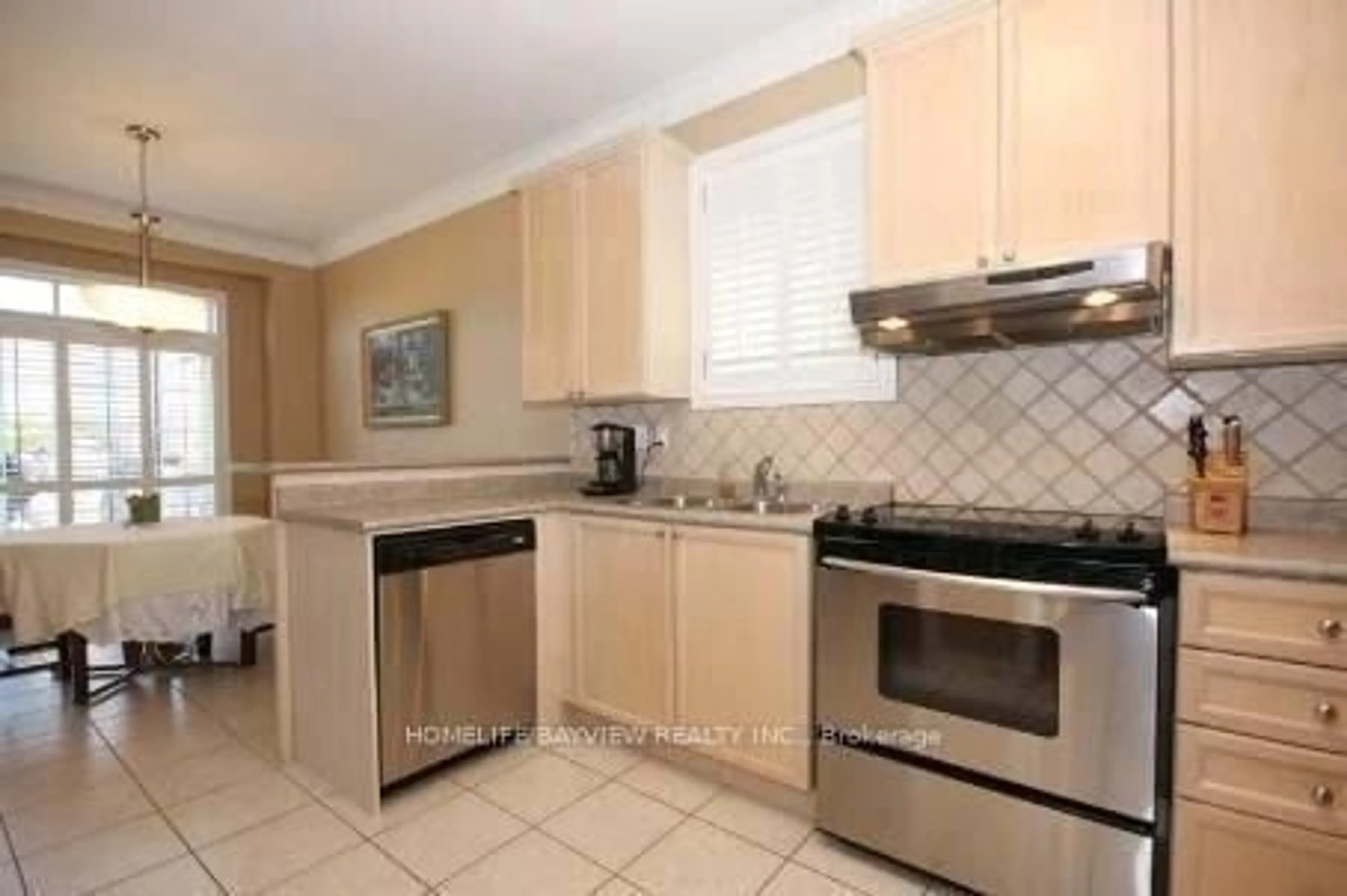 Standard kitchen, ceramic/tile floor for 30 Mosswood Rd, Vaughan Ontario L4J 9C6