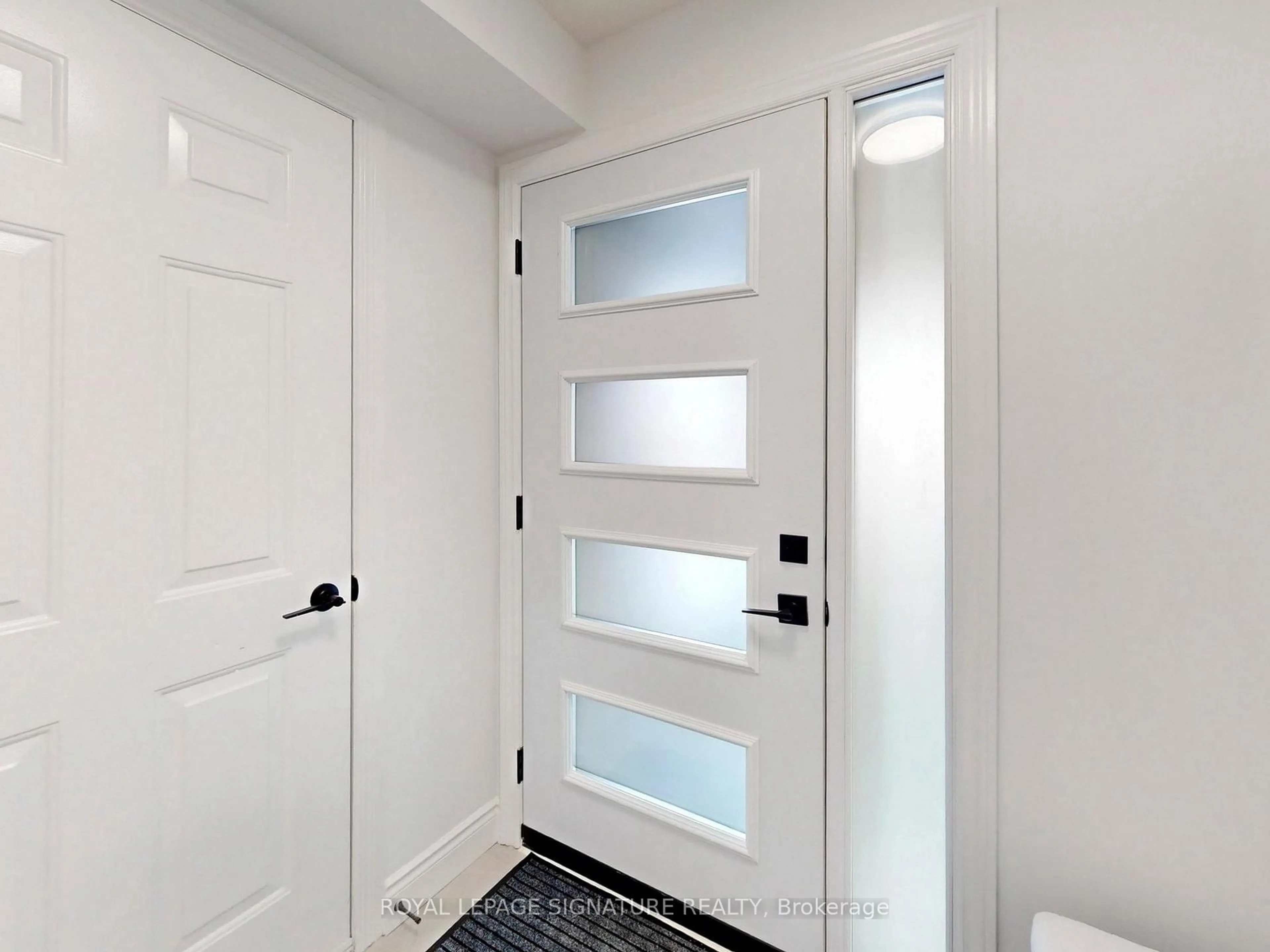 Indoor entryway for 65 Fordcombe Cres, Markham Ontario L3R 3E7