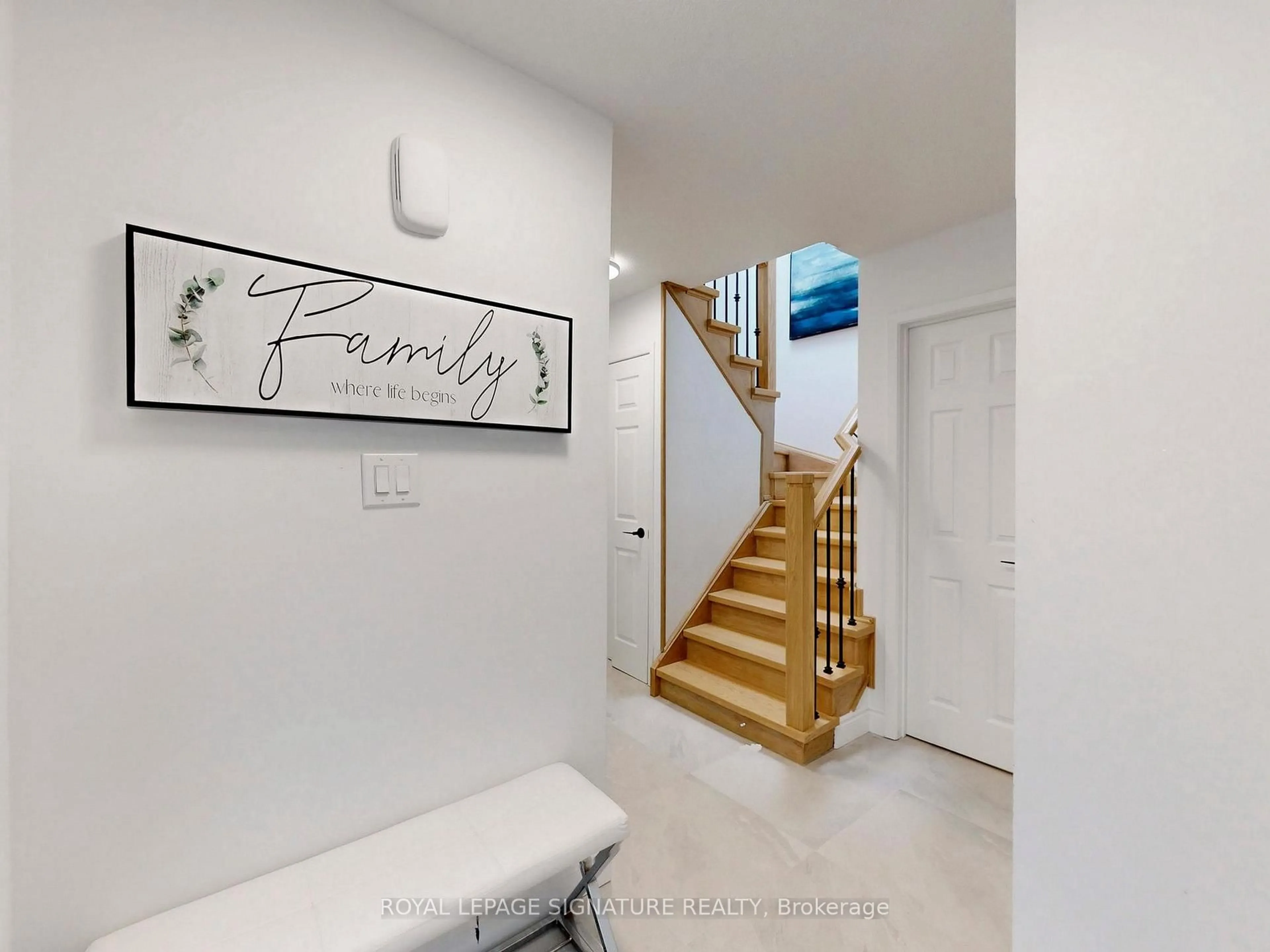 Indoor entryway for 65 Fordcombe Cres, Markham Ontario L3R 3E7
