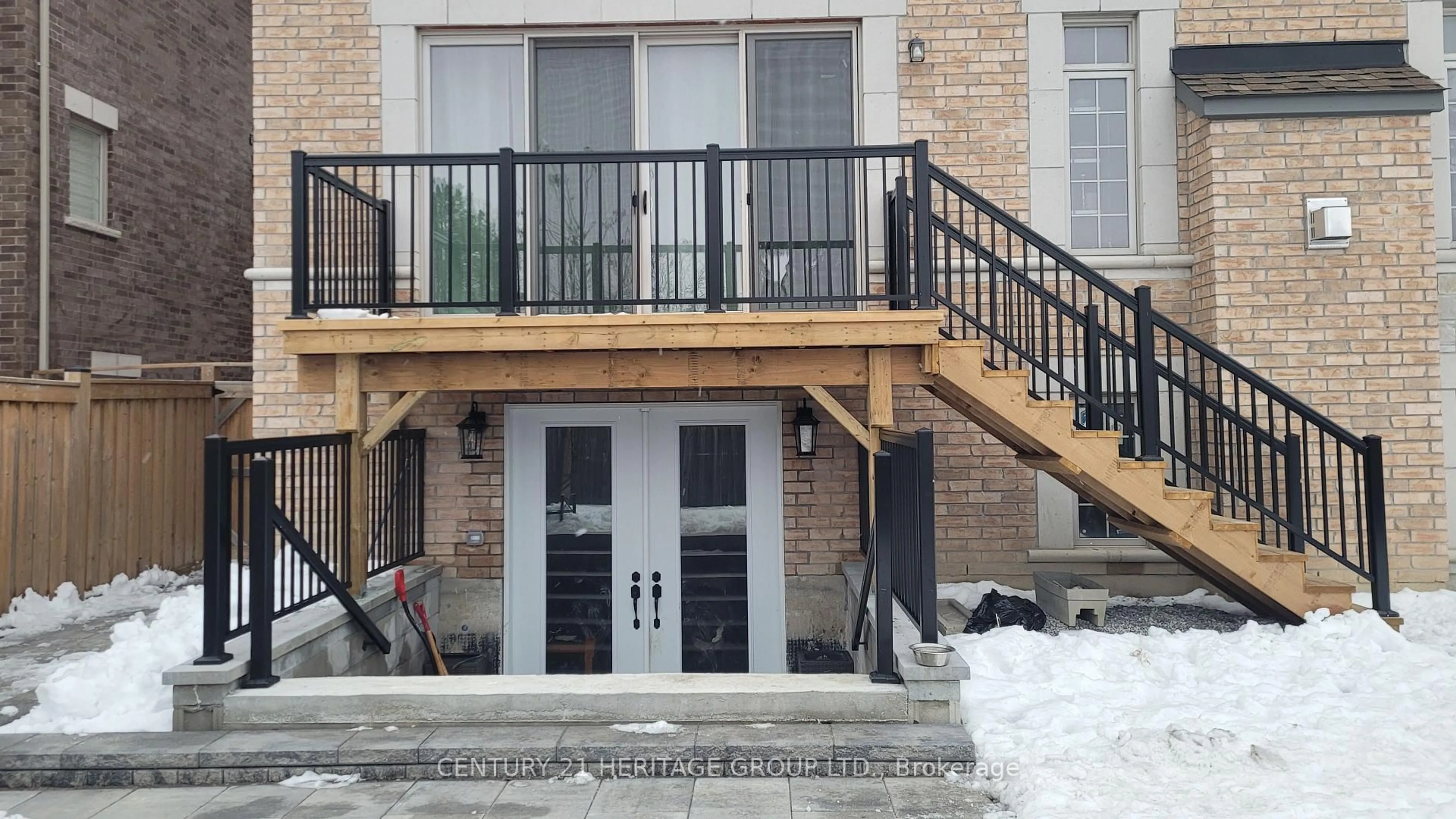 Patio, unknown for 24 Alf Neely Way, Newmarket Ontario L3Y 0C6