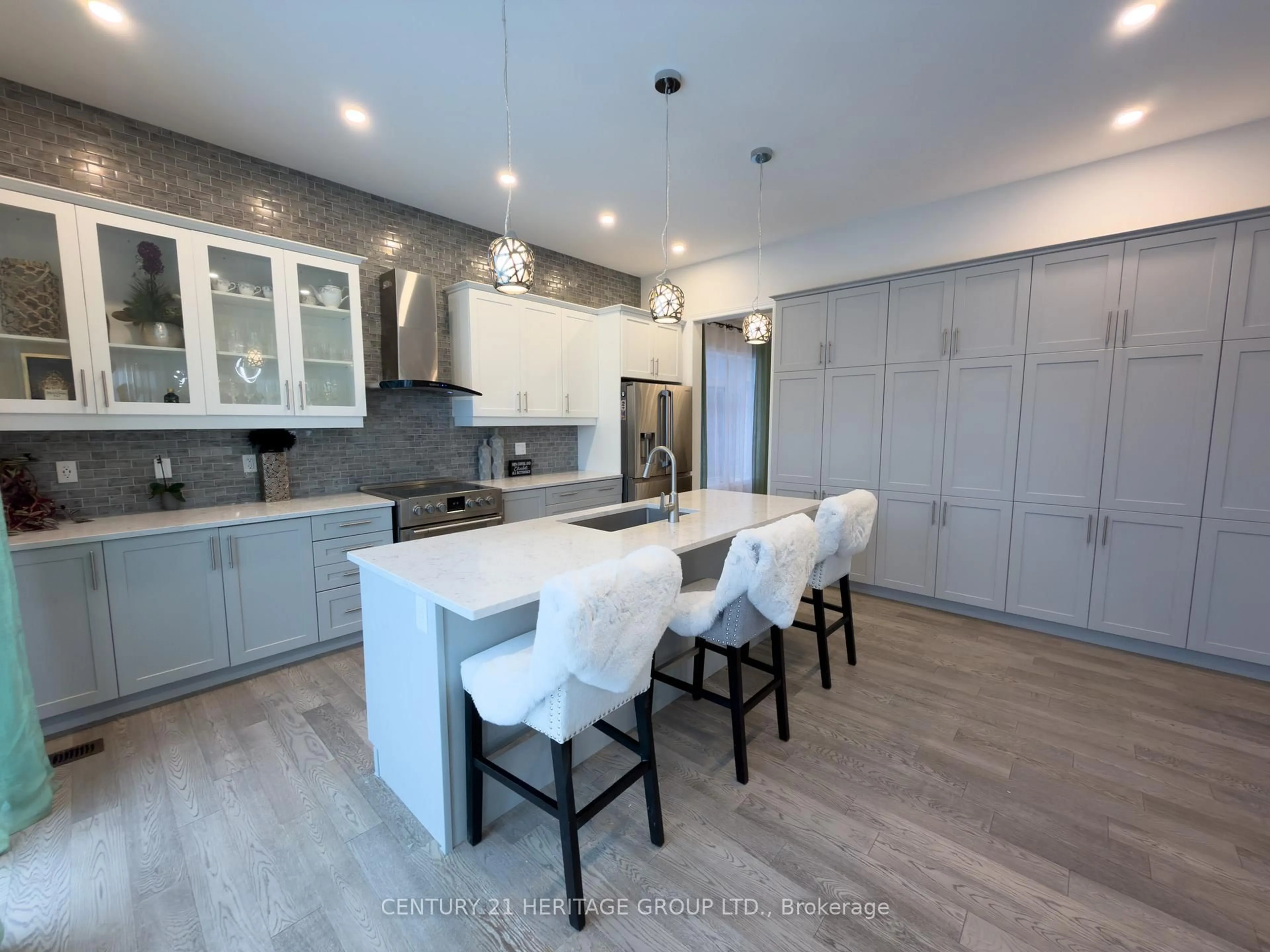 Open concept kitchen, unknown for 24 Alf Neely Way, Newmarket Ontario L3Y 0C6