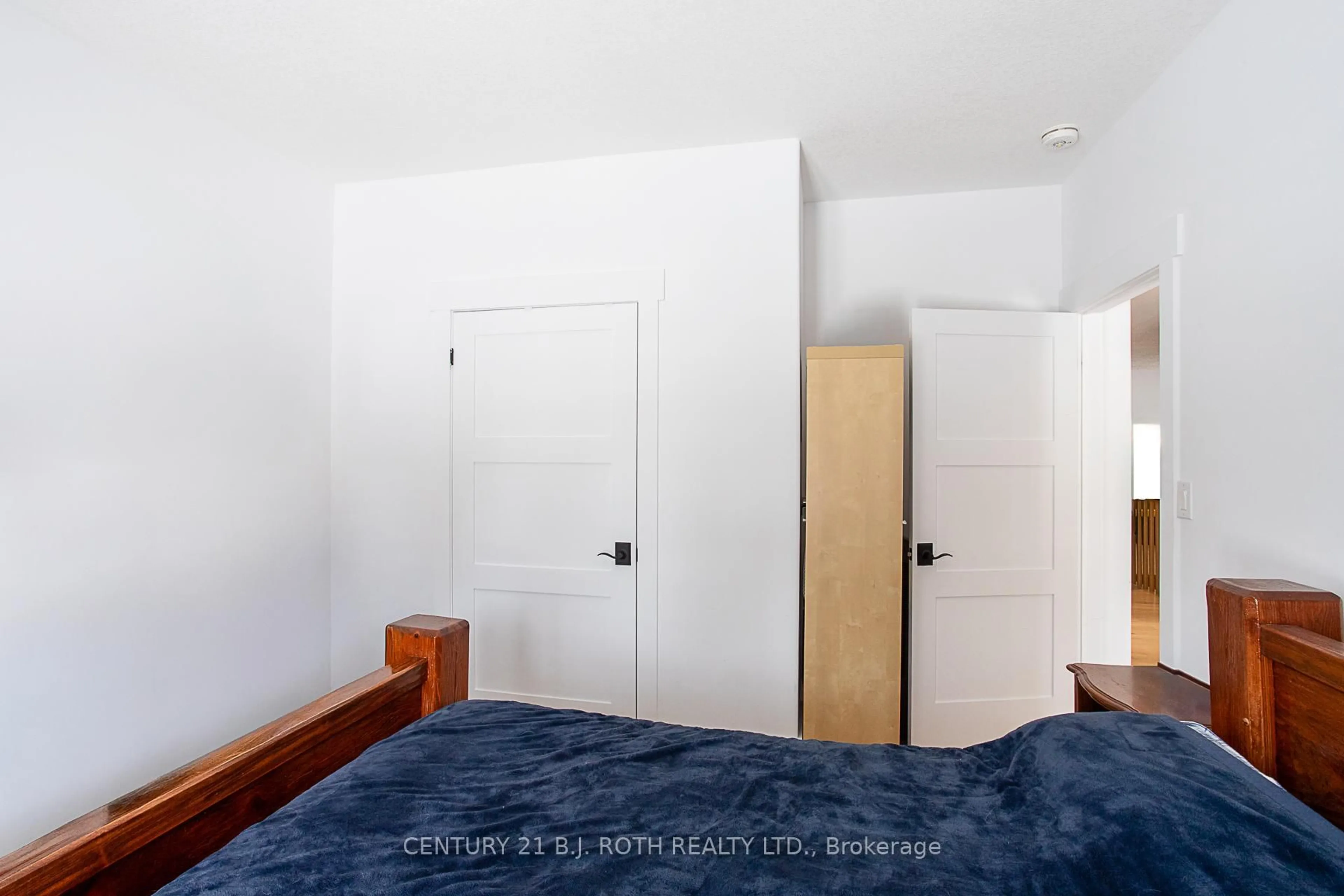 A pic of a room for 3200 Beach Ave, Innisfil Ontario L9S 2K6