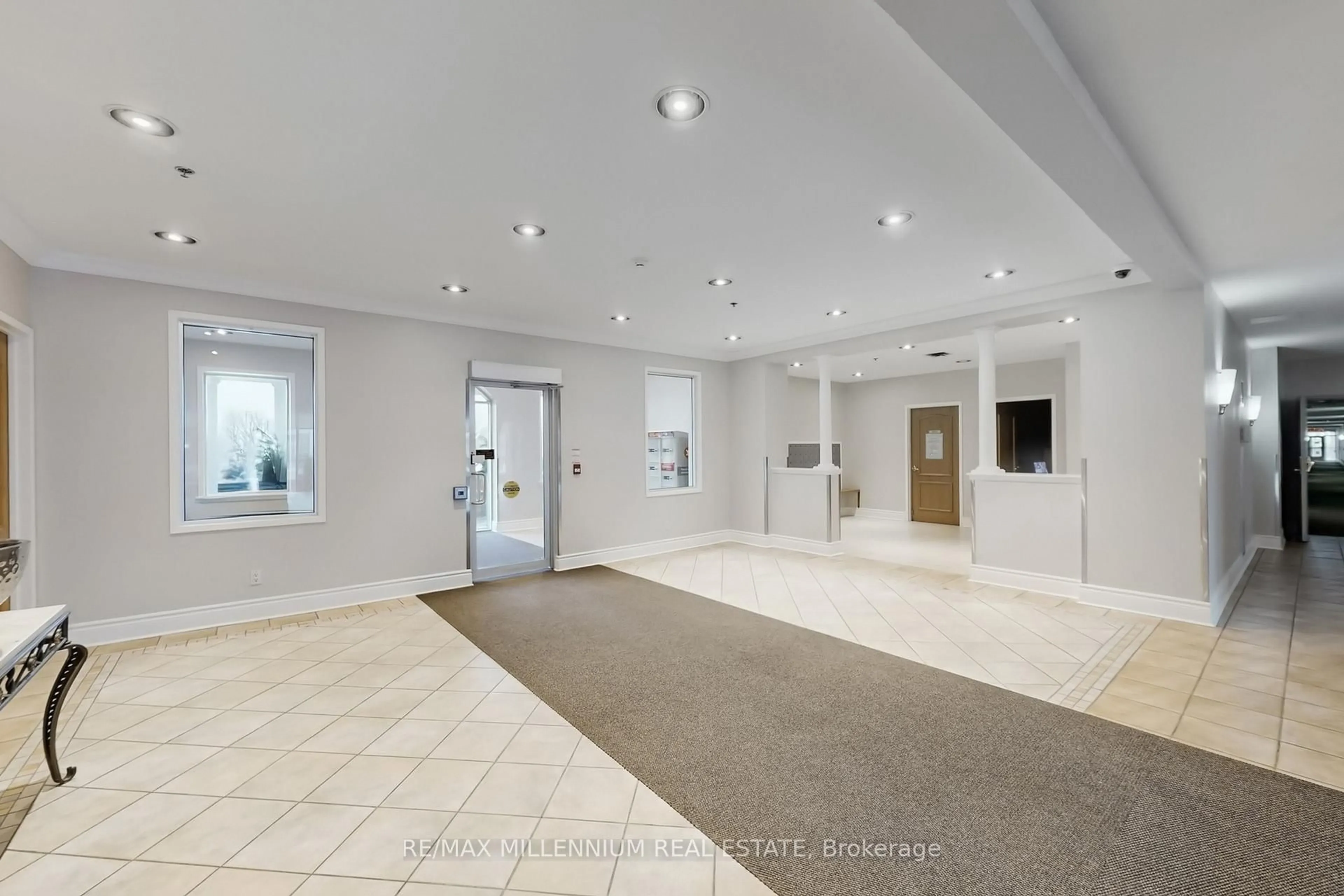 Indoor foyer for 7373 Martingrove Rd #619, Vaughan Ontario L4L 9K1