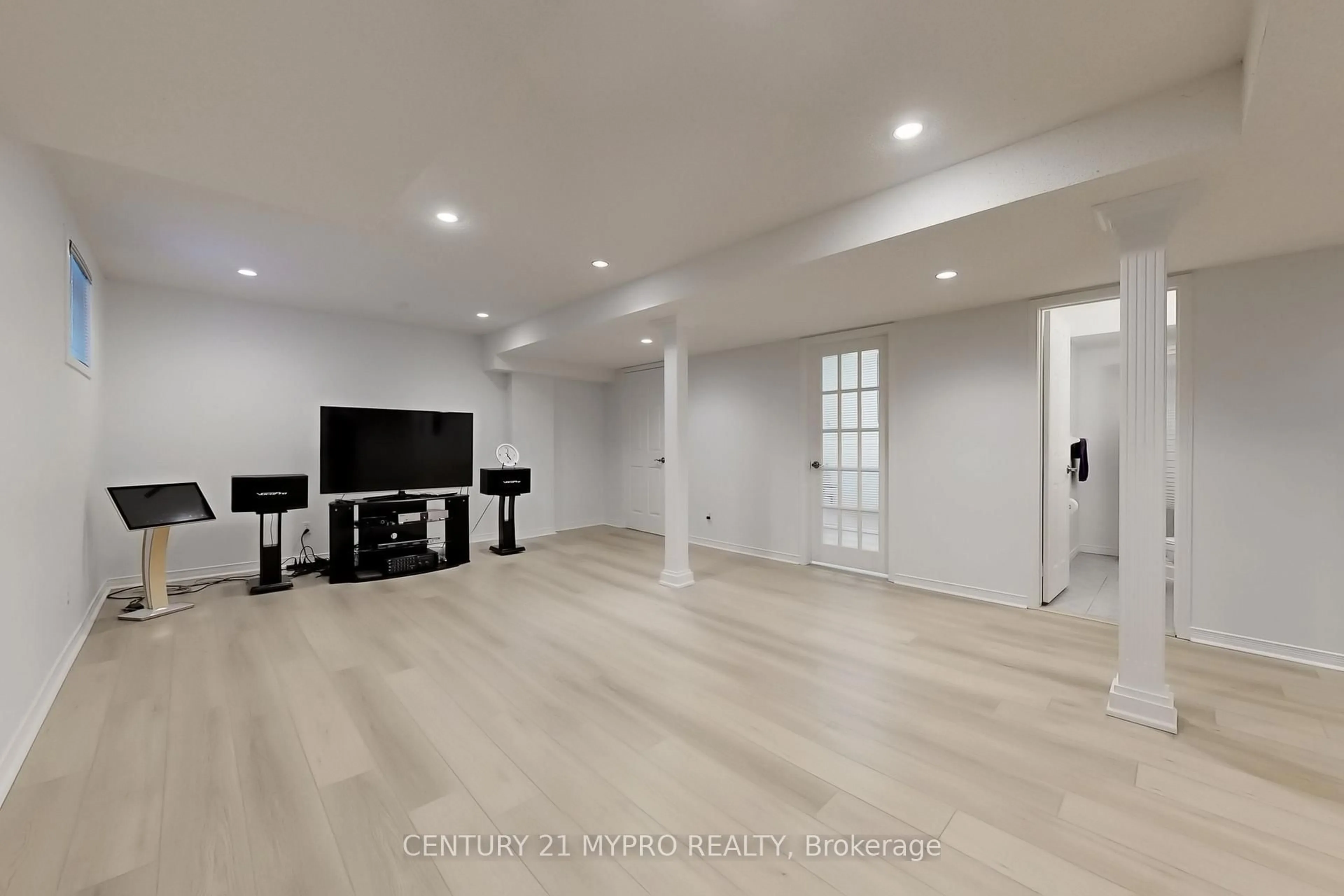 Unknown for 7 Sandor Pl, Markham Ontario L3T 6W1