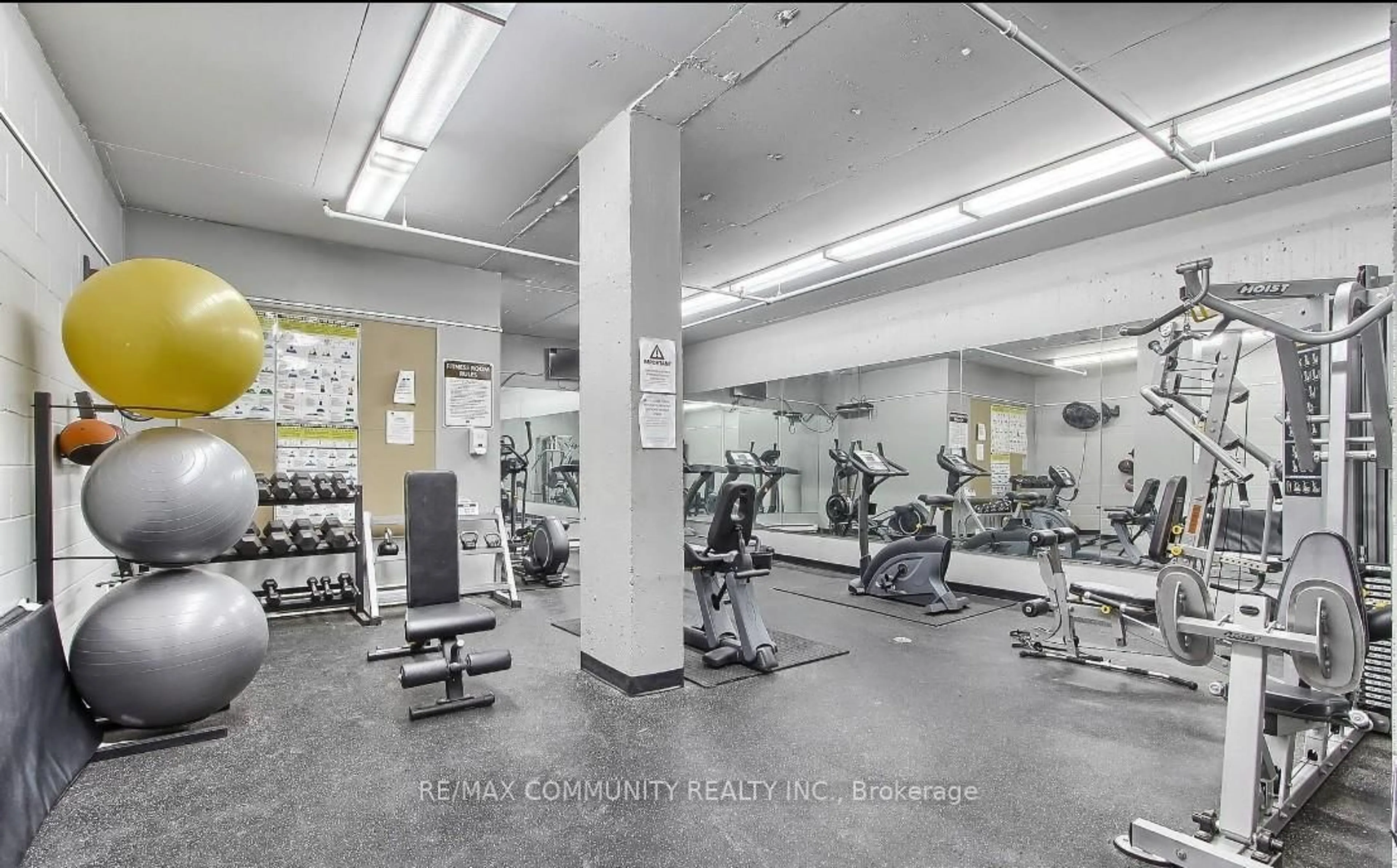 Gym or fitness room for 260 Davis Dr #907, Newmarket Ontario L3Y 7C3
