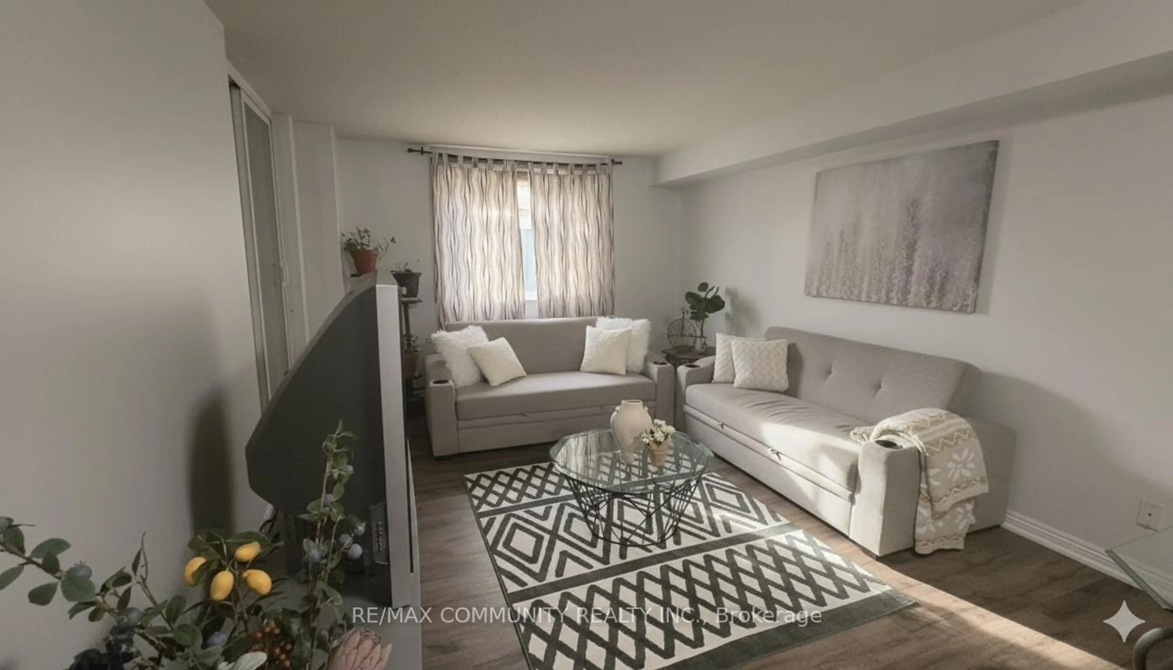 Living room with furniture, unknown for 260 Davis Dr #907, Newmarket Ontario L3Y 7C3