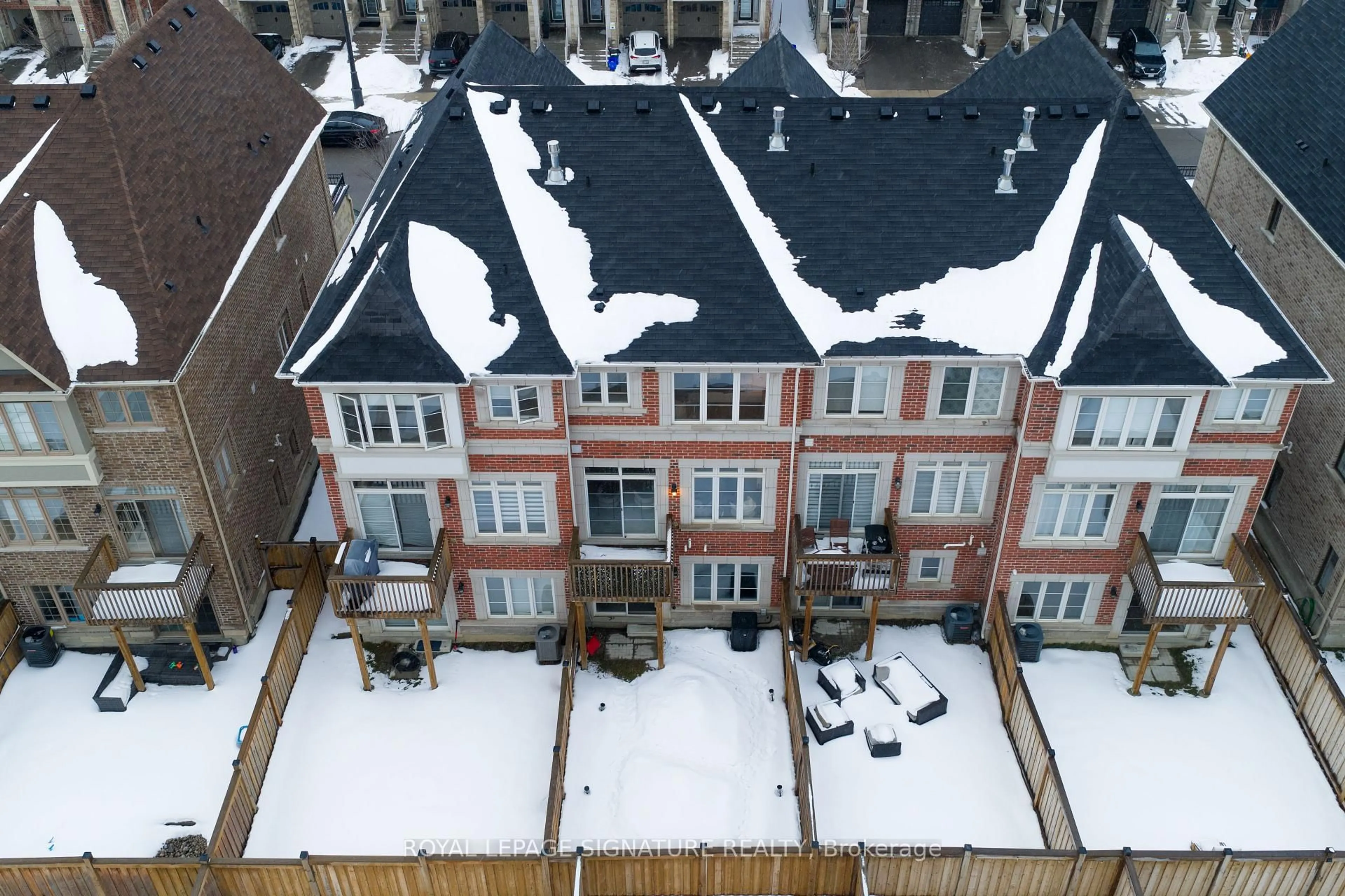 A pic from outside/outdoor area/front of a property/back of a property/a pic from drone, city buildings view from balcony for 71 Farooq Blvd, Vaughan Ontario L4H 4P3