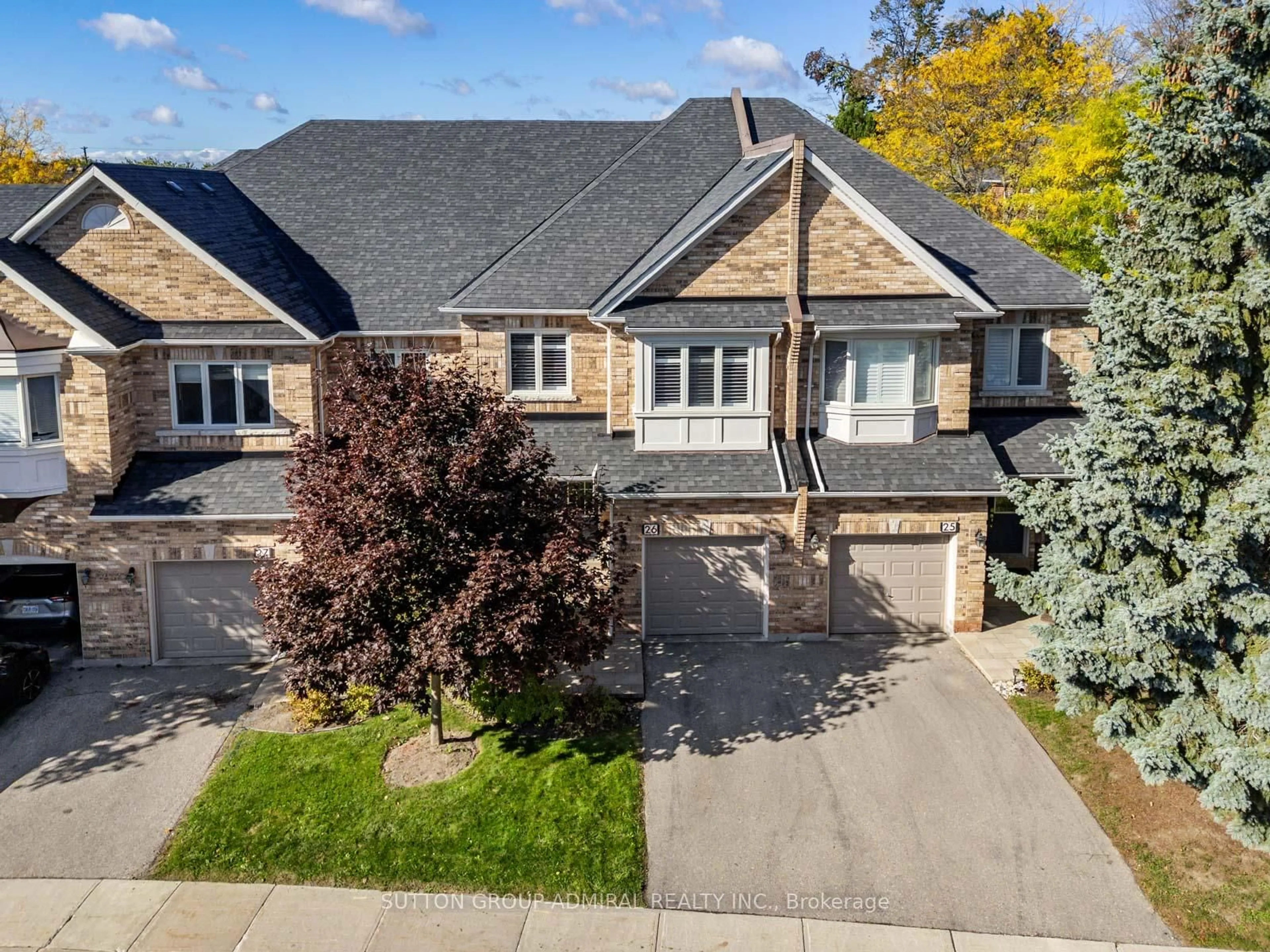 A pic from outside/outdoor area/front of a property/back of a property/a pic from drone, street for 255 Shaftsbury Ave #26, Richmond Hill Ontario L4C 0L9