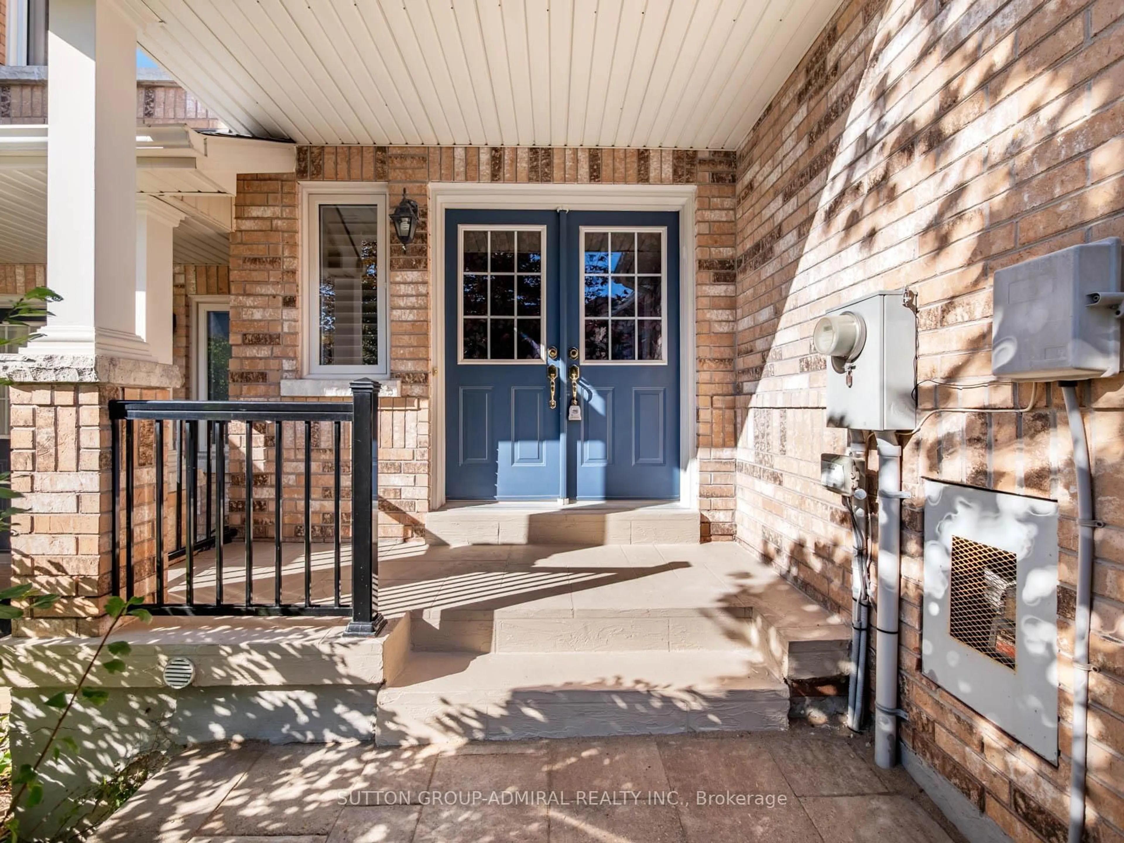 Indoor entryway for 255 Shaftsbury Ave #26, Richmond Hill Ontario L4C 0L9