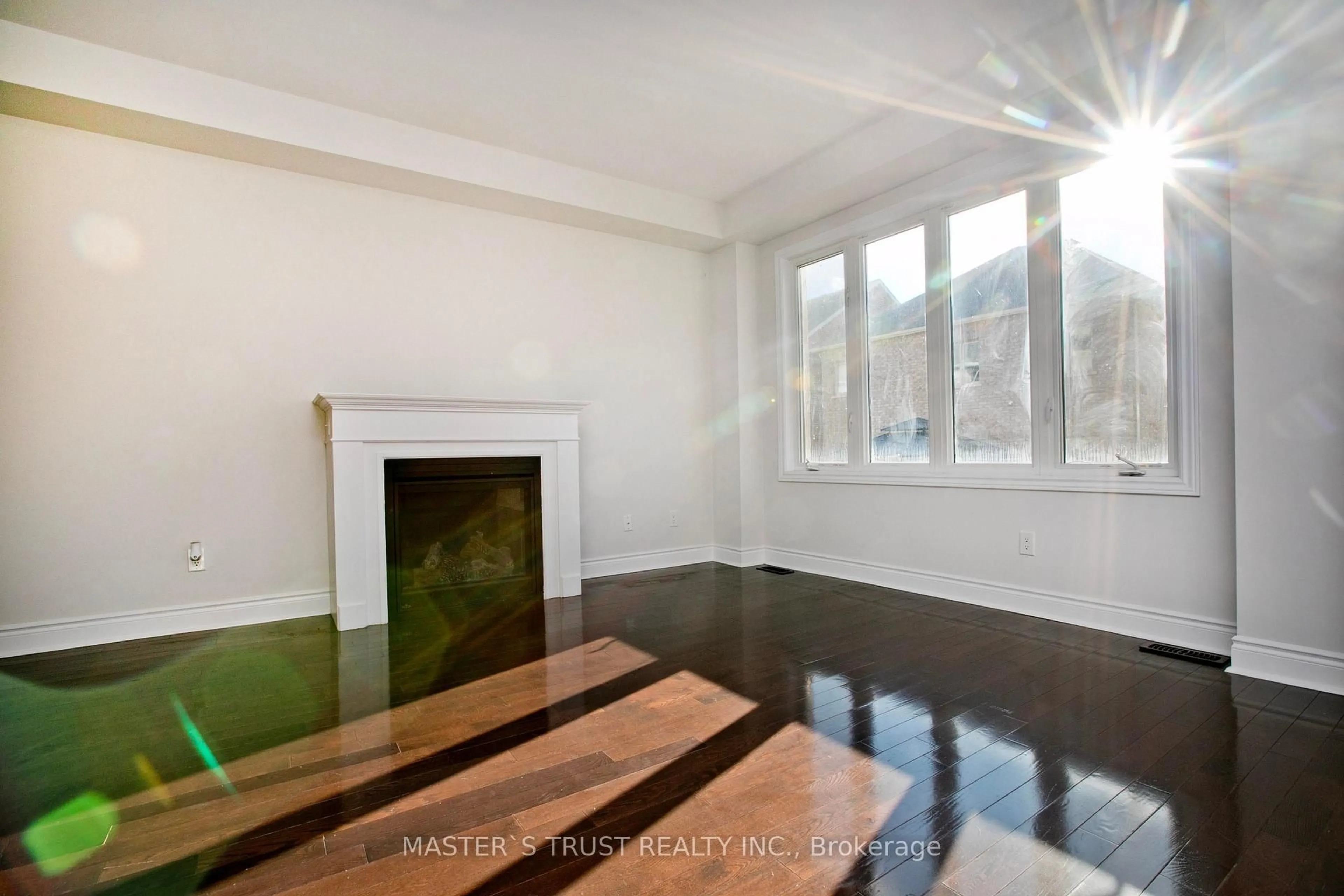 Dining room, wood/laminate floor for 1115 Grainger Tr, Newmarket Ontario L3X 0G7