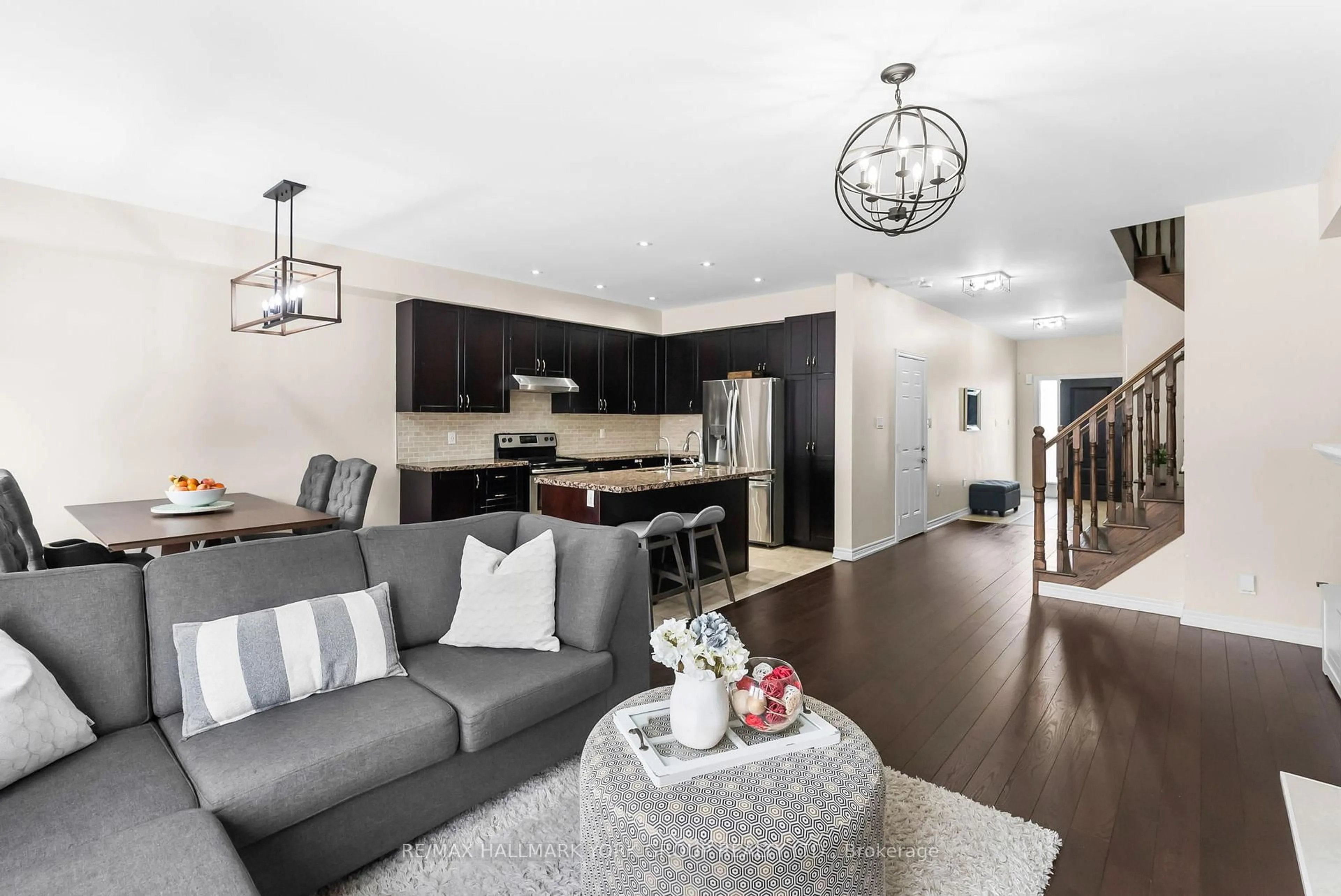 Open concept kitchen, unknown for 13 Charmuse Lane, East Gwillimbury Ontario L9N 1K9