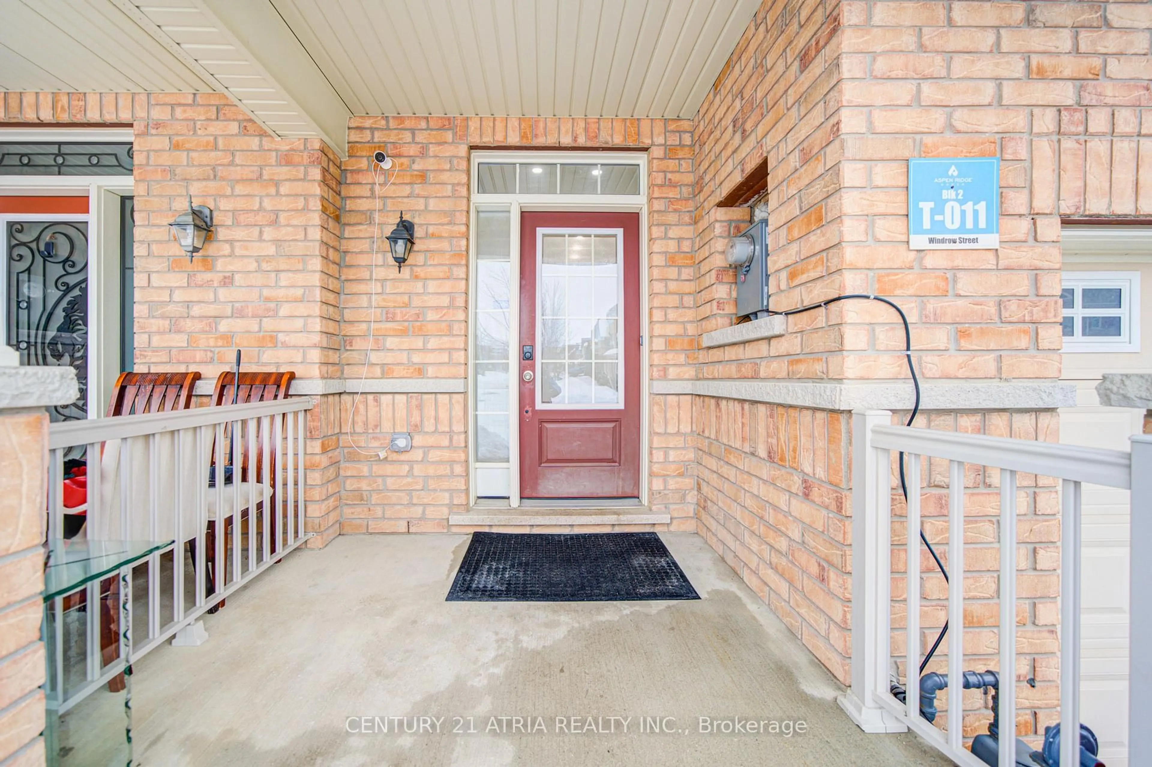 Indoor entryway for 135 Windrow St, Richmond Hill Ontario L4E 4Y4