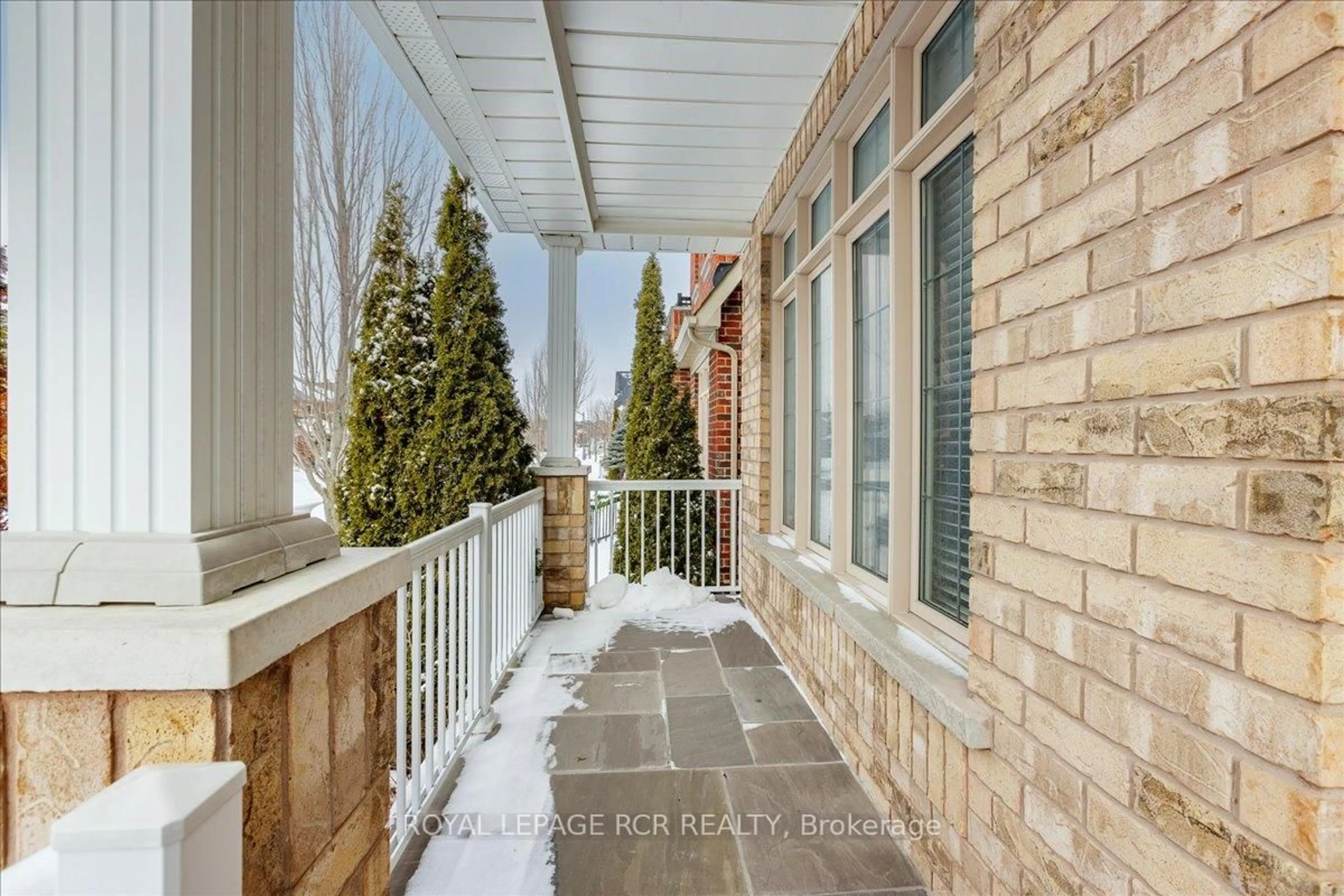 Patio, street for 392 Kwapis Blvd, Newmarket Ontario L3X 3H4