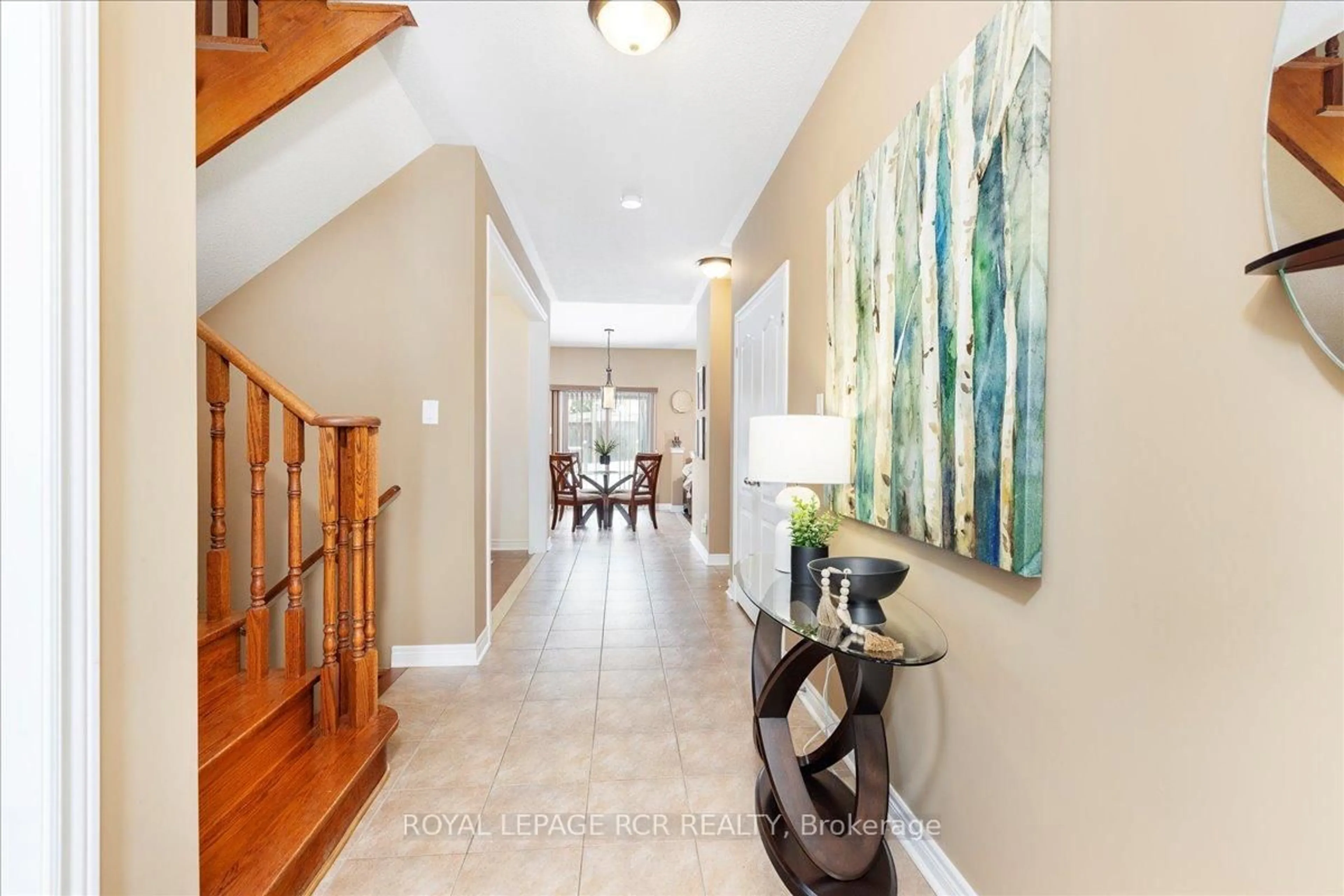 Indoor entryway for 392 Kwapis Blvd, Newmarket Ontario L3X 3H4