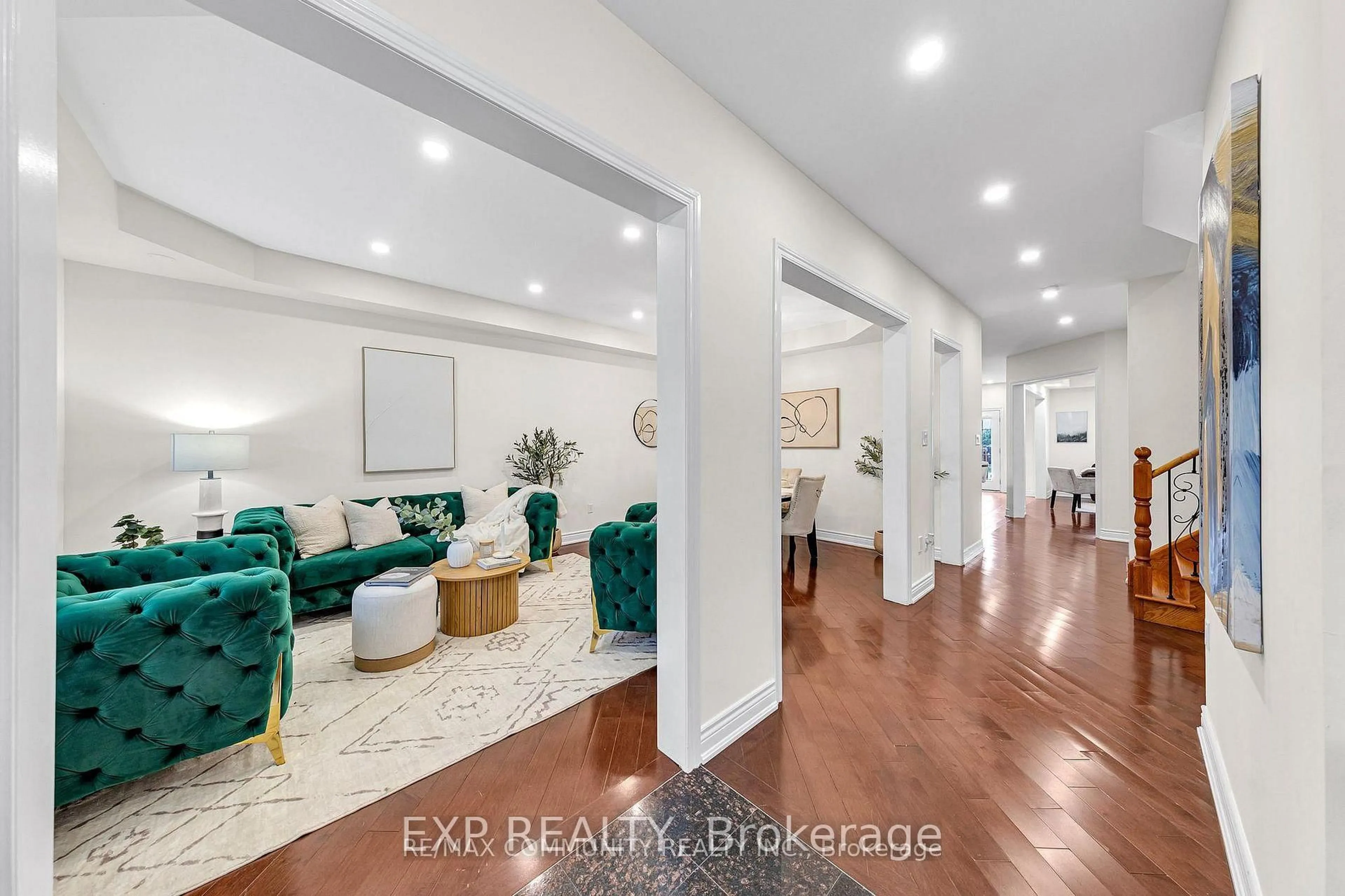 Indoor entryway for 17 Rouge Bank Dr, Markham Ontario L6B 1A8