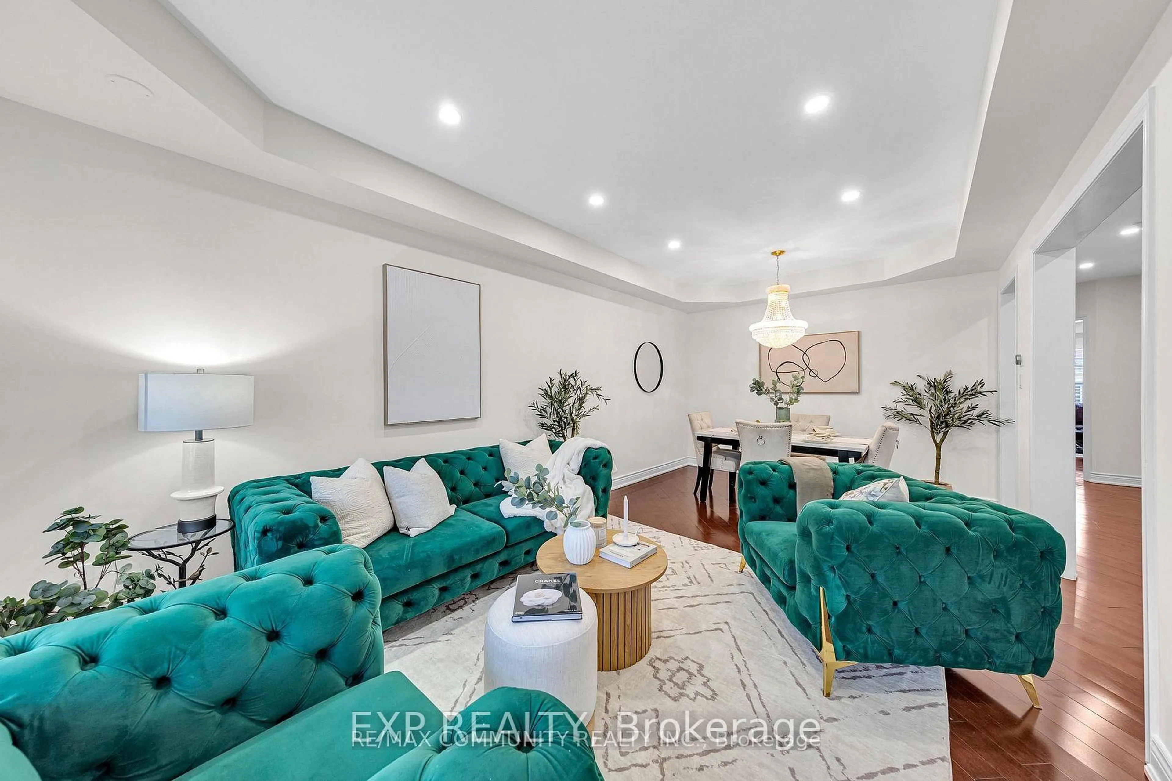 Living room with furniture, unknown for 17 Rouge Bank Dr, Markham Ontario L6B 1A8