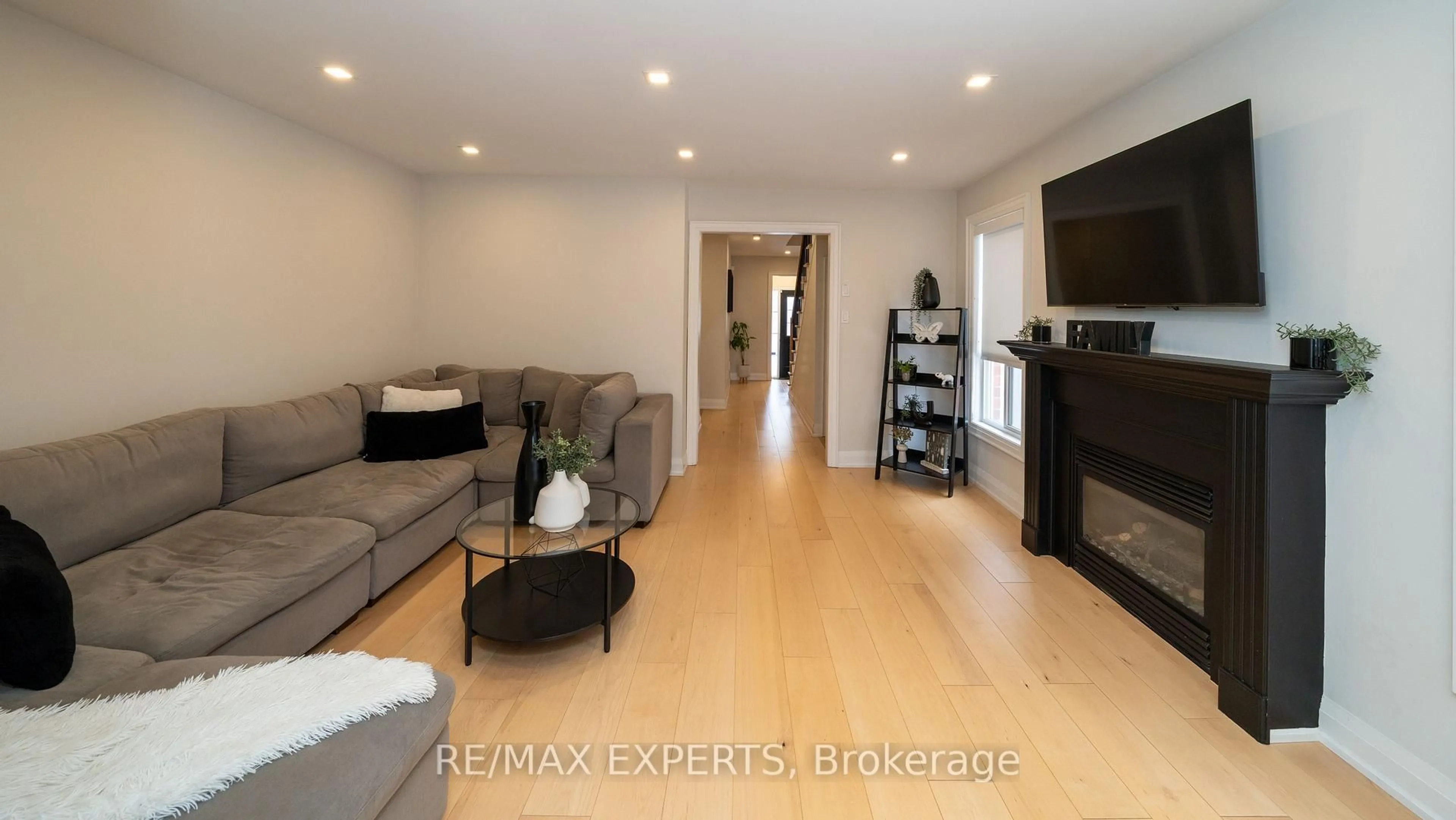 Unknown for 111 Argento Cres, Vaughan Ontario L4H 0B6