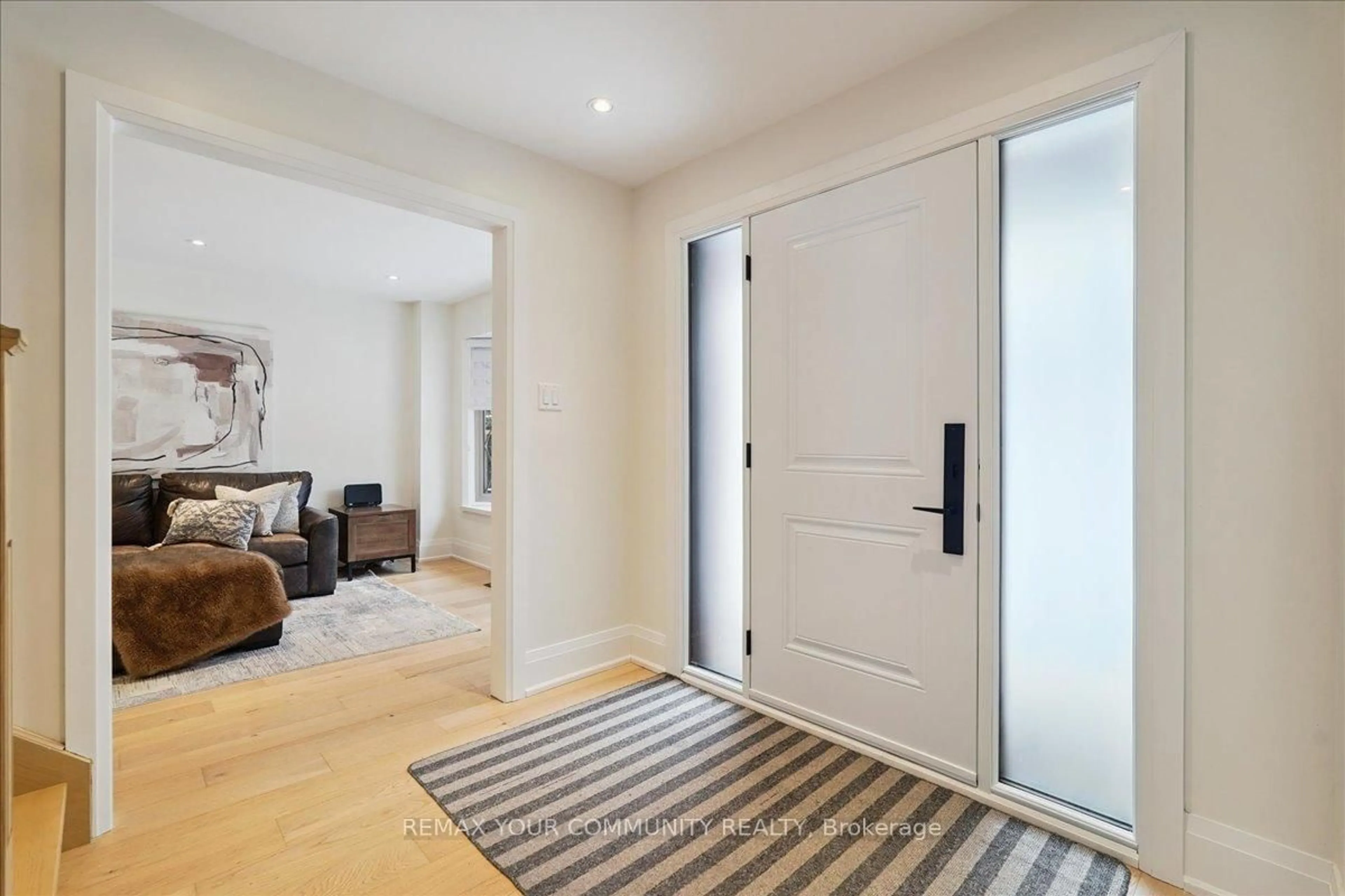 Indoor entryway for 297 Burford St, Newmarket Ontario L3Y 6E7