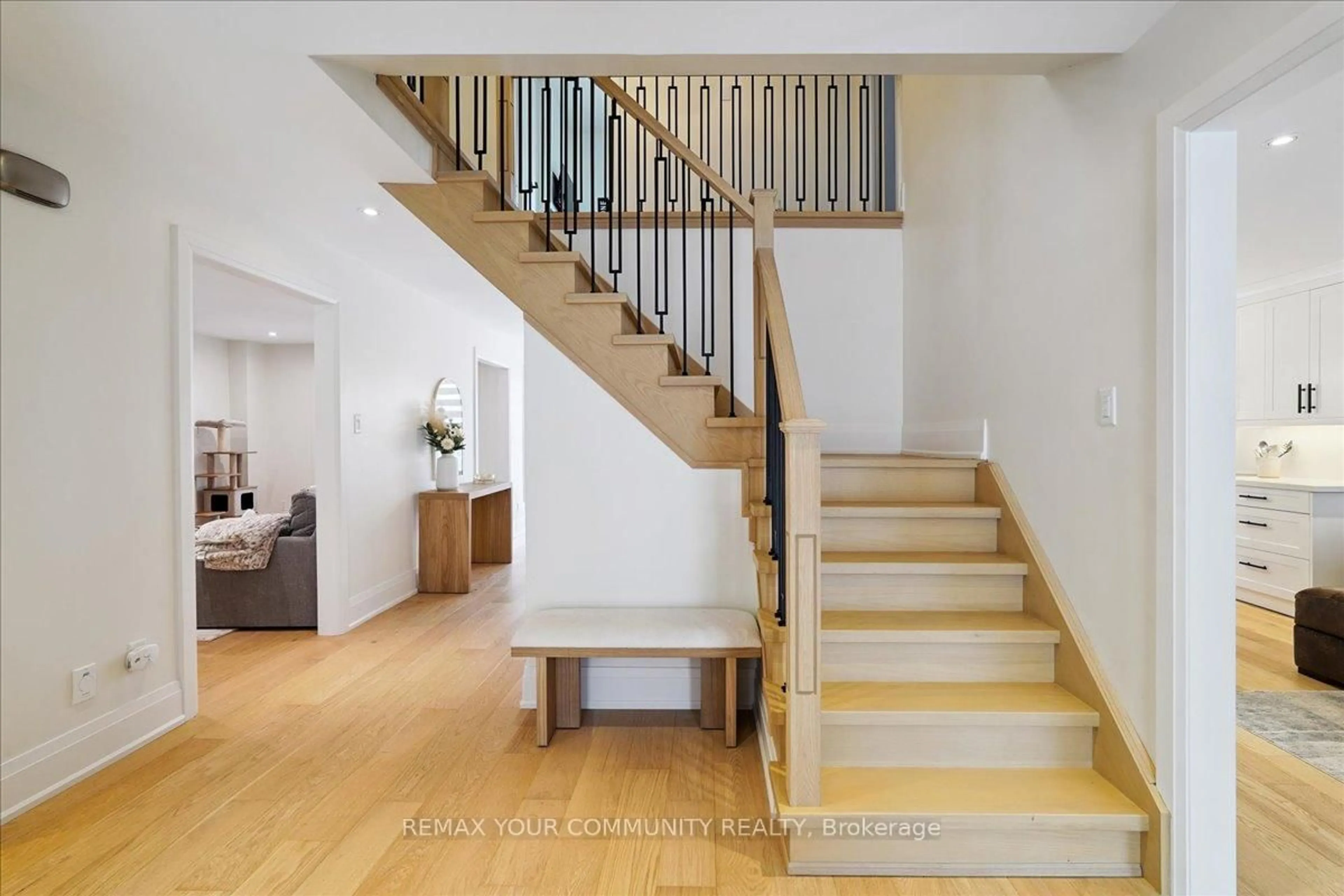 Stairs for 297 Burford St, Newmarket Ontario L3Y 6E7