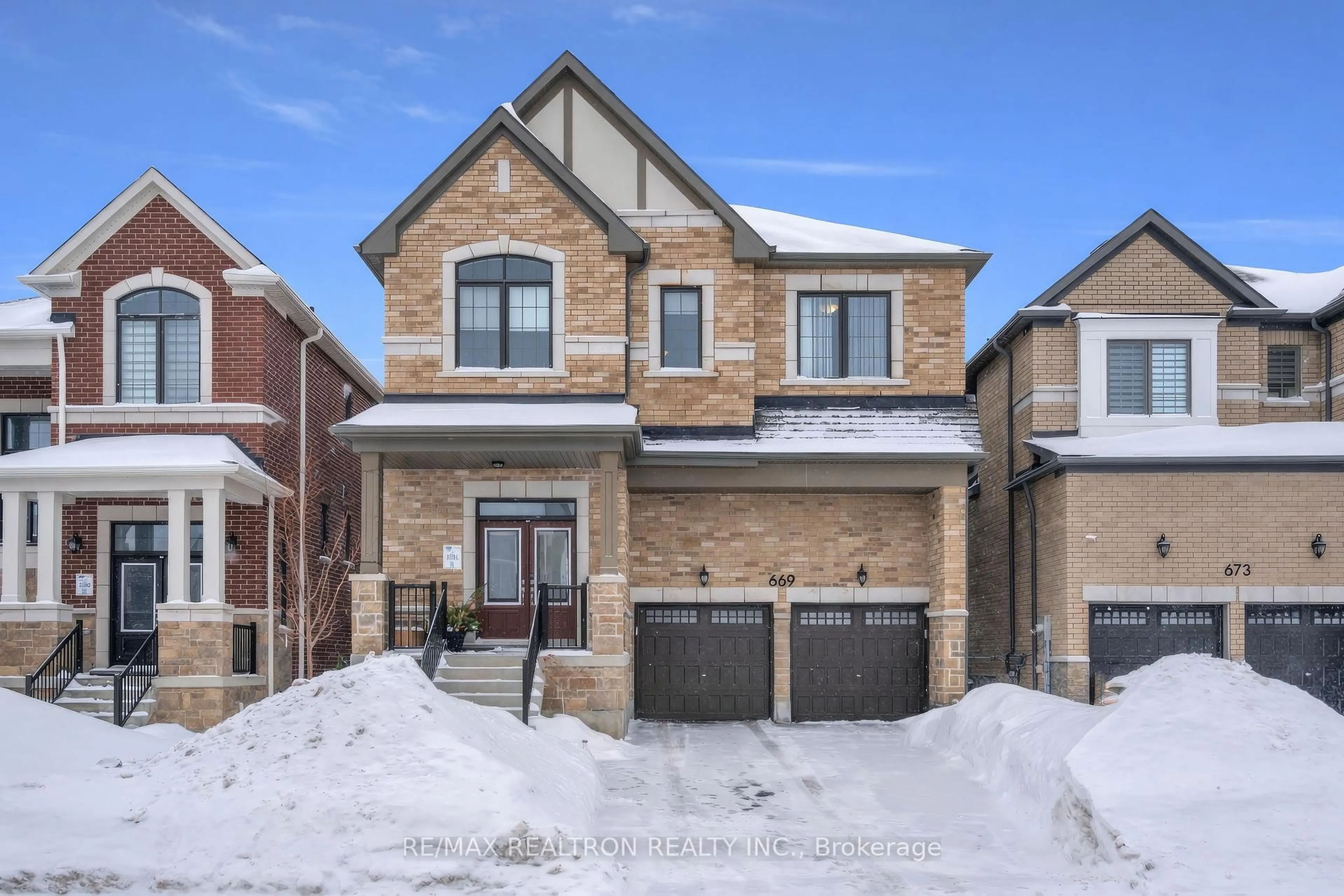 Home with brick exterior material, street for 669 Newlove St, Innisfil Ontario L9S 0R9