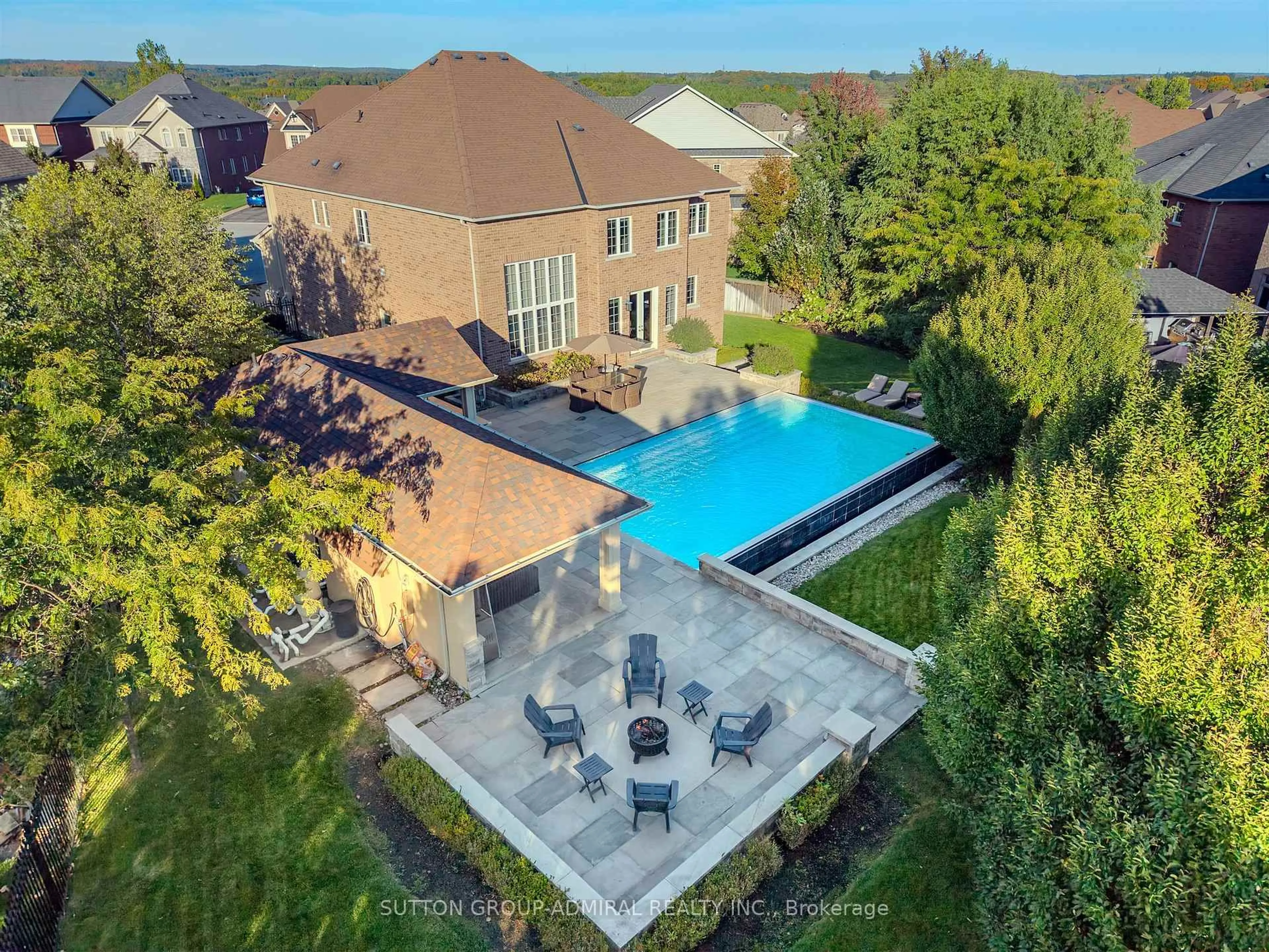 A pic from outside/outdoor area/front of a property/back of a property/a pic from drone, water/lake/river/ocean view for 22 James Bowman Crt, King Ontario L7B 0A2