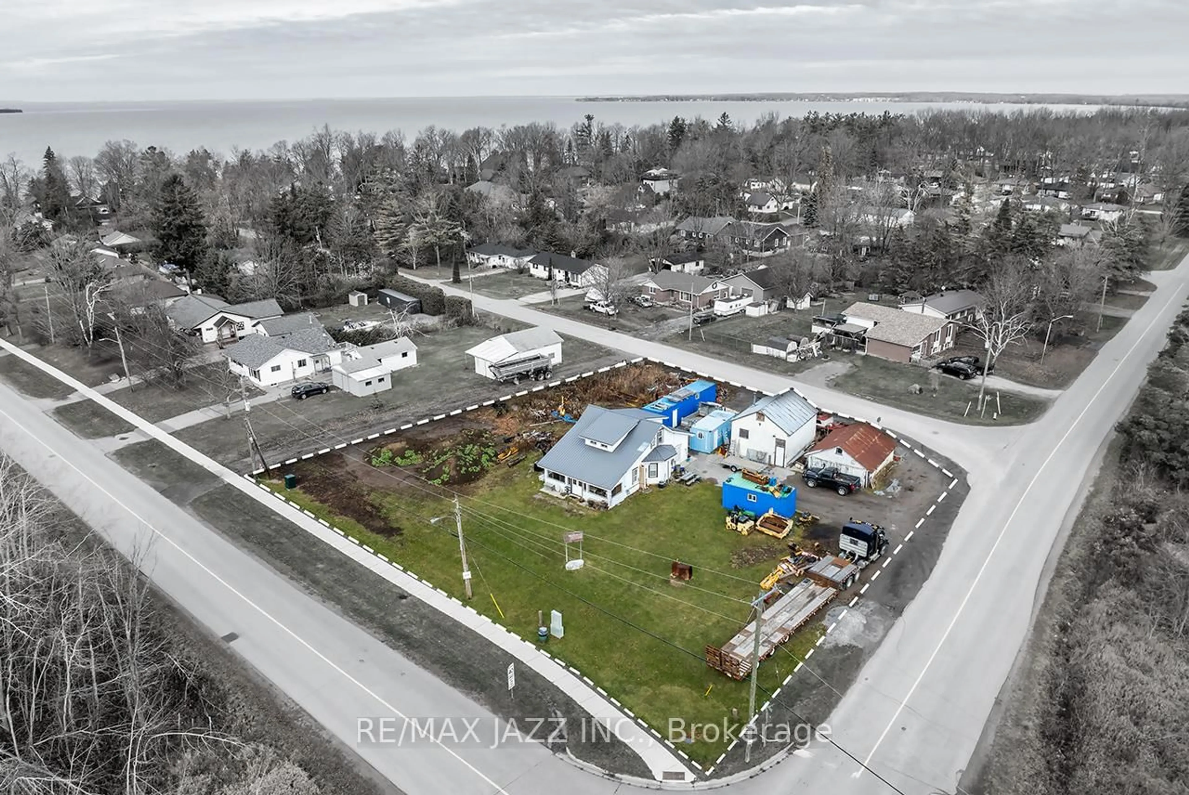 A pic from outside/outdoor area/front of a property/back of a property/a pic from drone, water/lake/river/ocean view for 140 Victoria St, Brock Ontario L0K 1A0