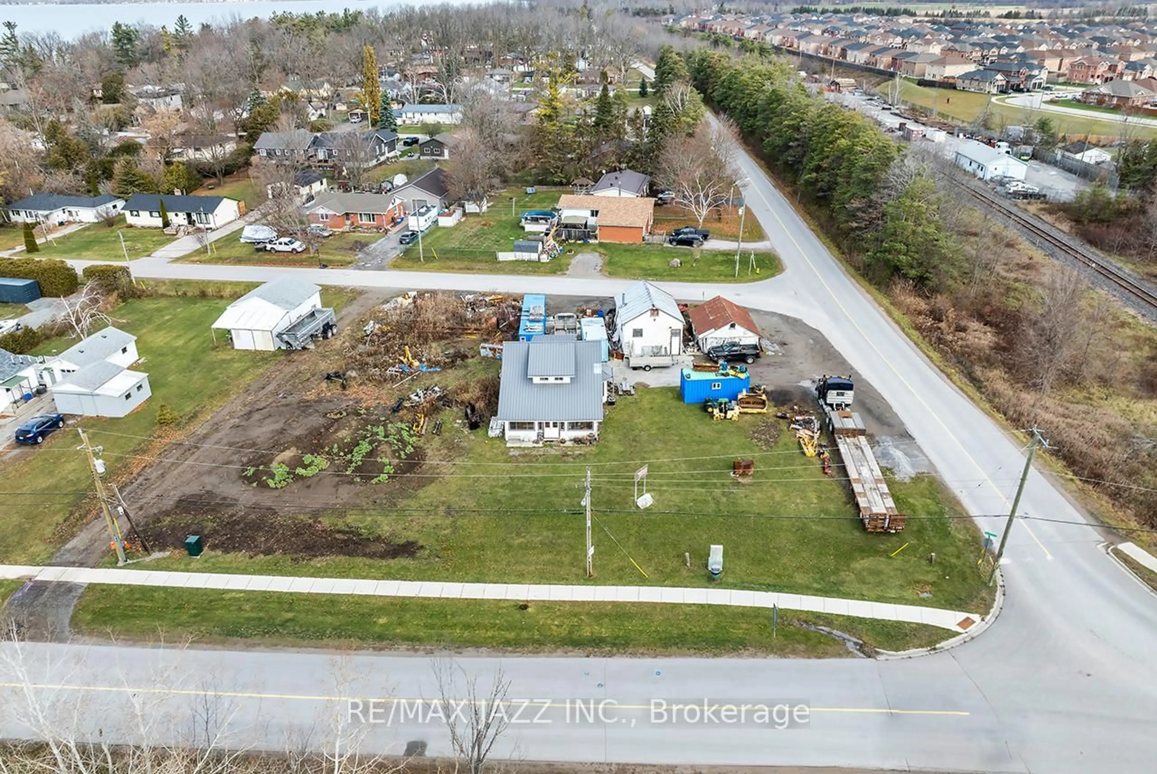 A pic from outside/outdoor area/front of a property/back of a property/a pic from drone, unknown for 140 Victoria St, Brock Ontario L0K 1A0