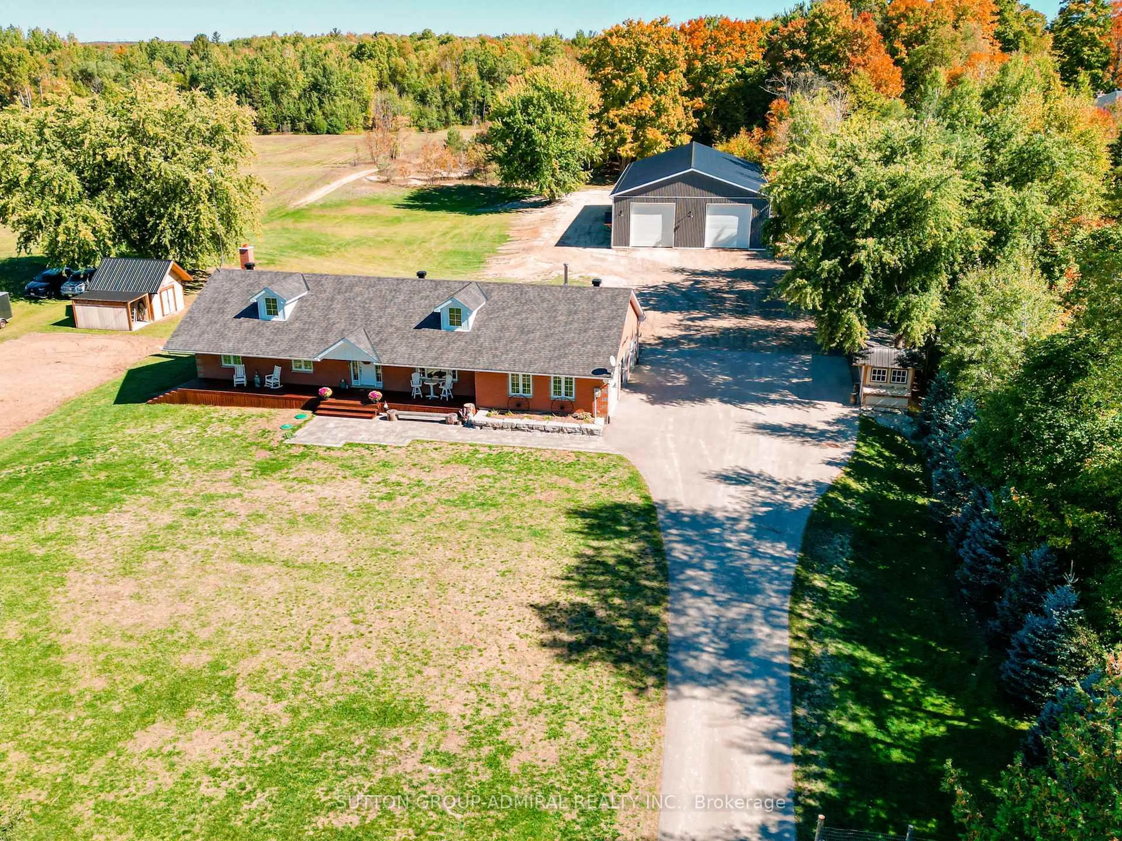 A pic from outside/outdoor area/front of a property/back of a property/a pic from drone, unknown for 250 Denney Dr, Essa Ontario L3W 0T8