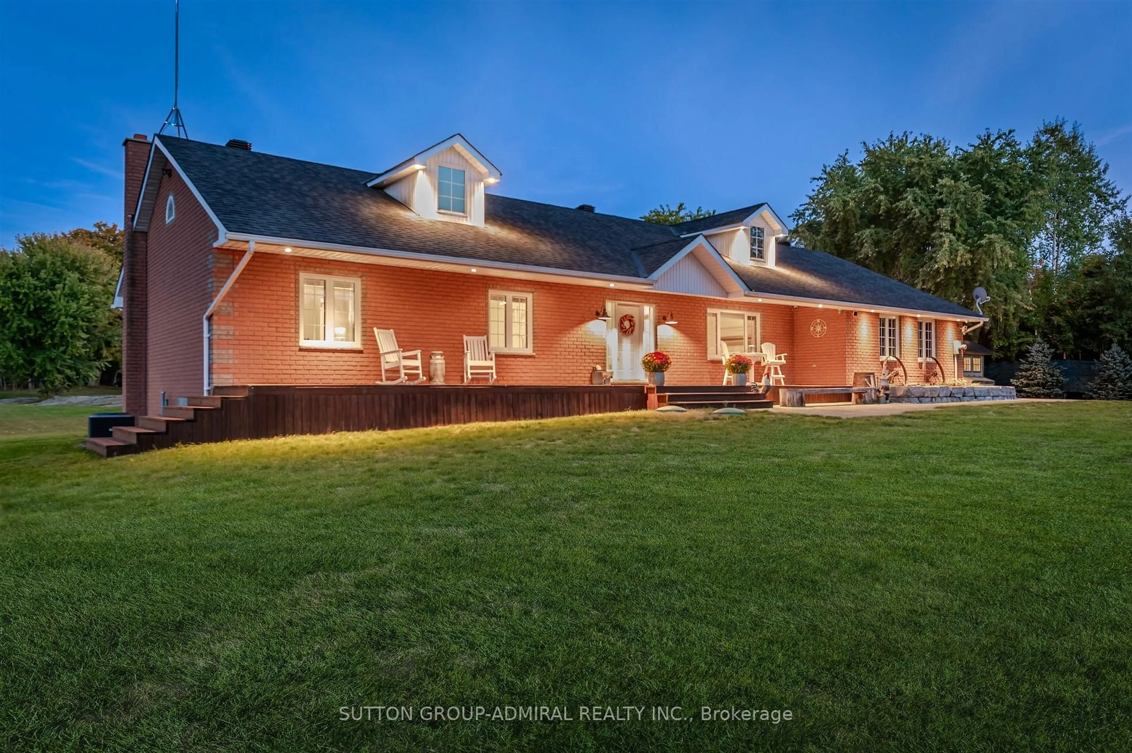 A pic from outside/outdoor area/front of a property/back of a property/a pic from drone, street for 250 Denney Dr, Essa Ontario L3W 0T8