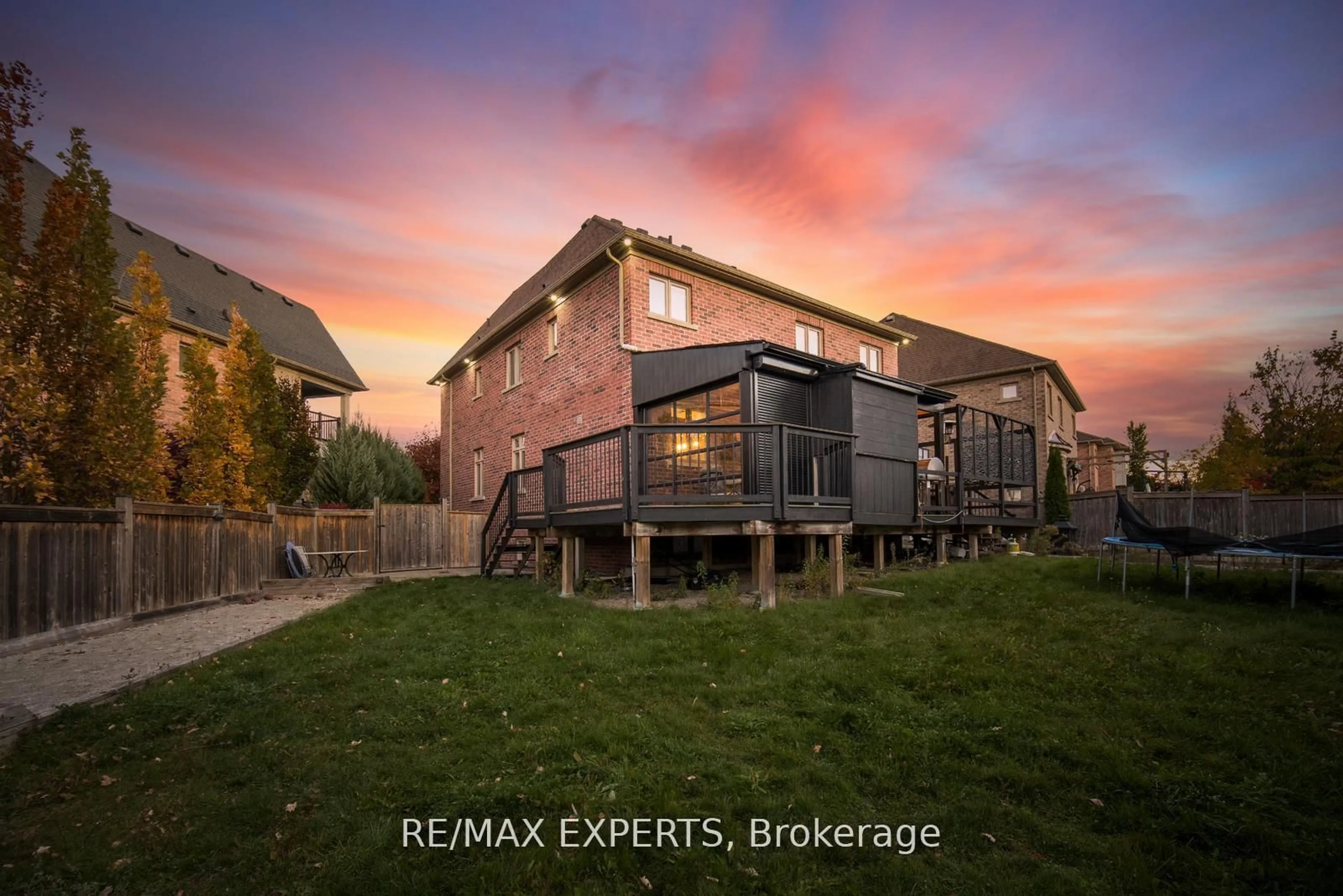 A pic from outside/outdoor area/front of a property/back of a property/a pic from drone, unknown for 50 Lilly Valley Cres, King Ontario L7B 0B5