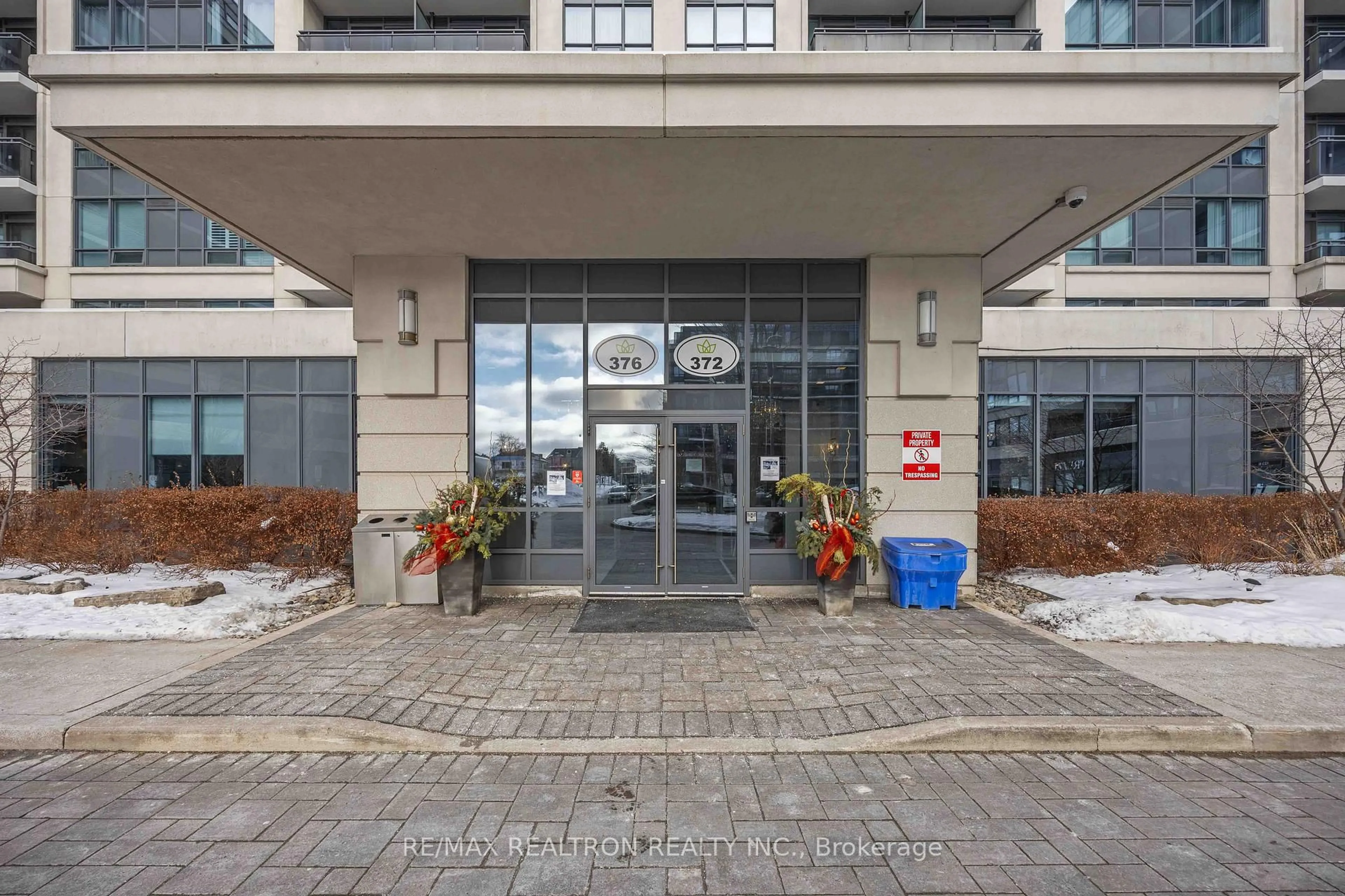 Indoor foyer for 372 Highway 7 Rd #212, Richmond Hill Ontario L4B 0C6