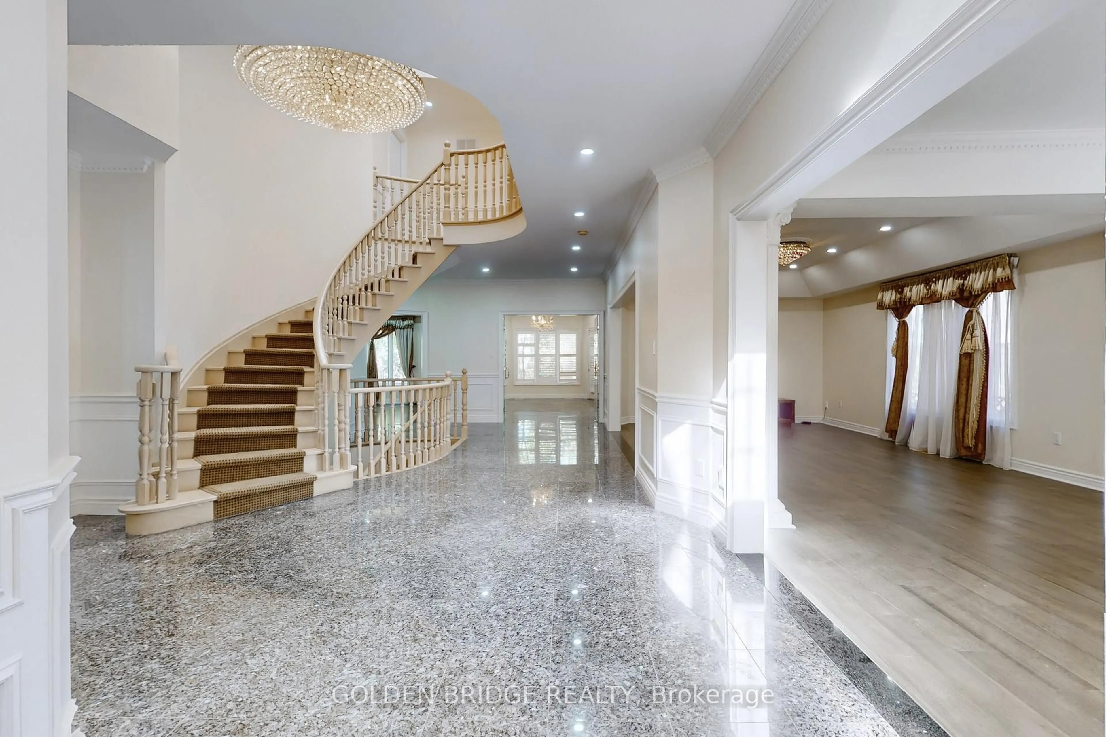 Indoor foyer for 57 Cassandra Cres, Richmond Hill Ontario L4B 4A1