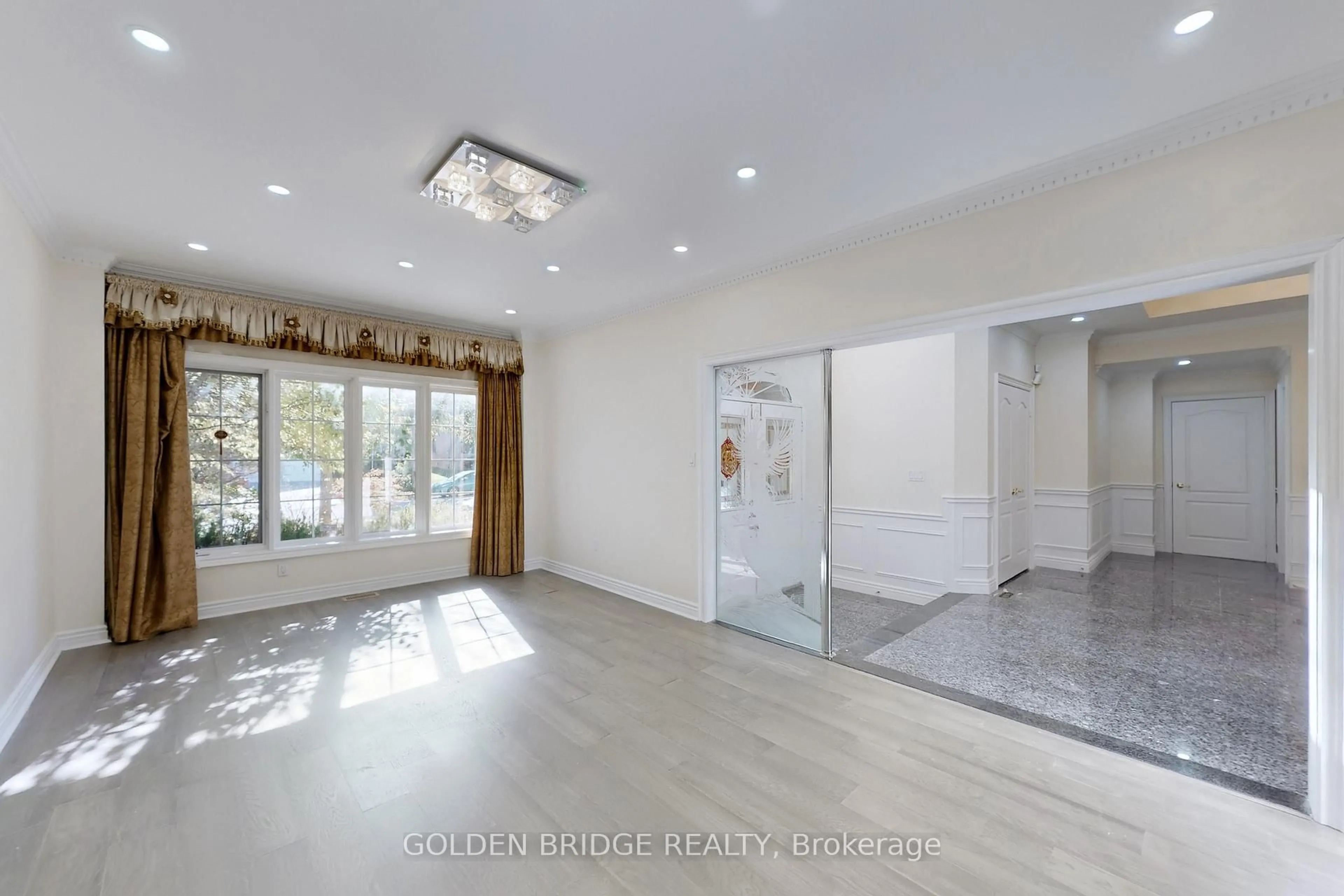 Indoor foyer for 57 Cassandra Cres, Richmond Hill Ontario L4B 4A1