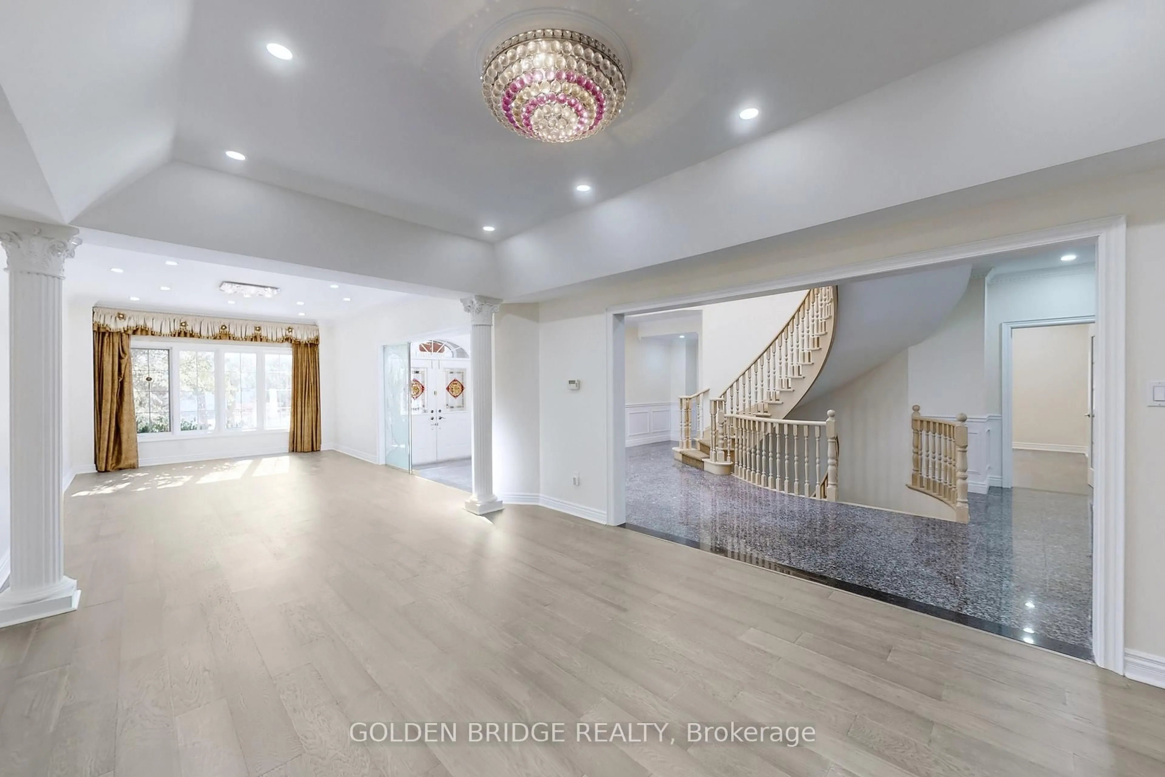 Indoor foyer for 57 Cassandra Cres, Richmond Hill Ontario L4B 4A1