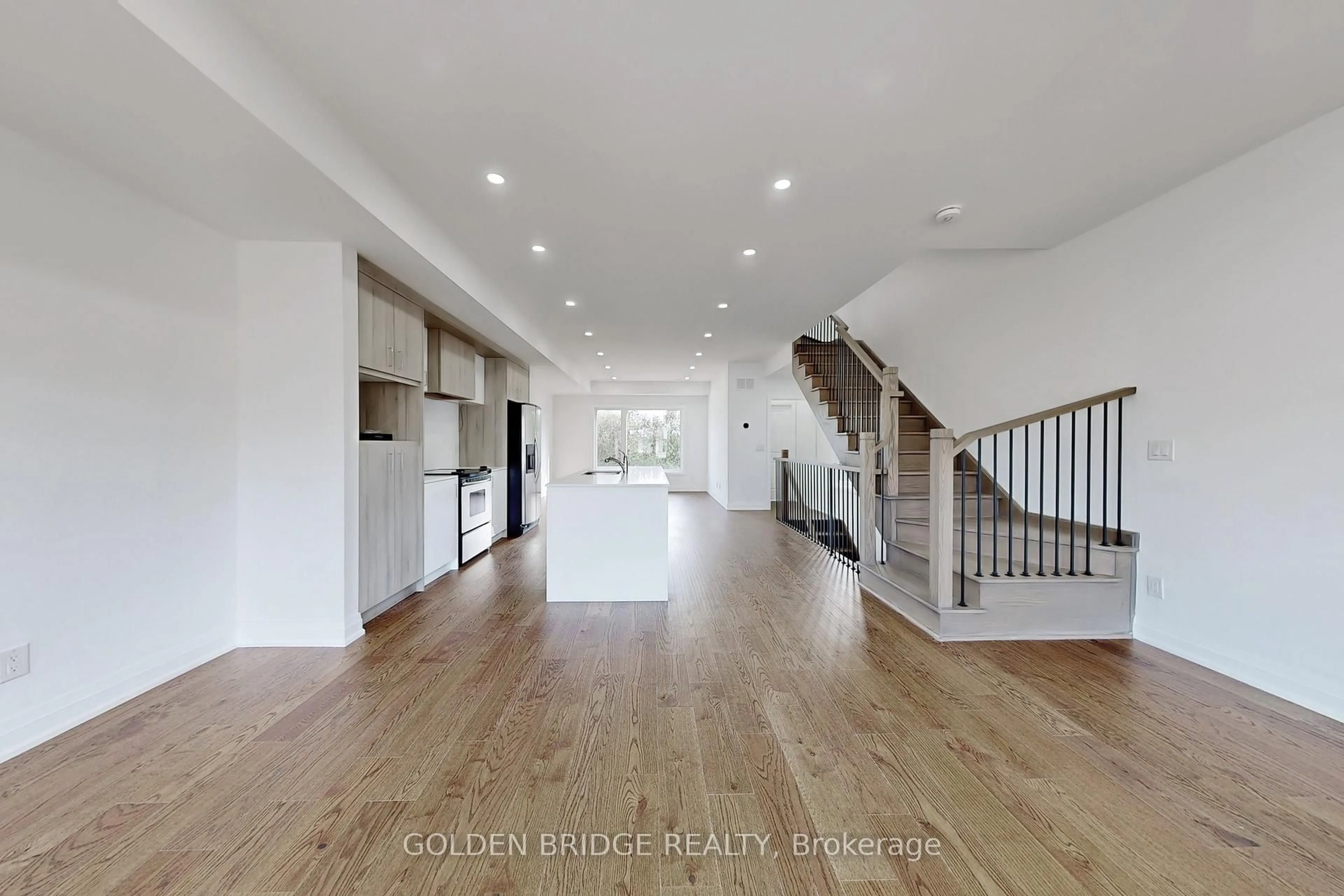 Indoor entryway for 21 Persica St, Richmond Hill Ontario L4E 2T3