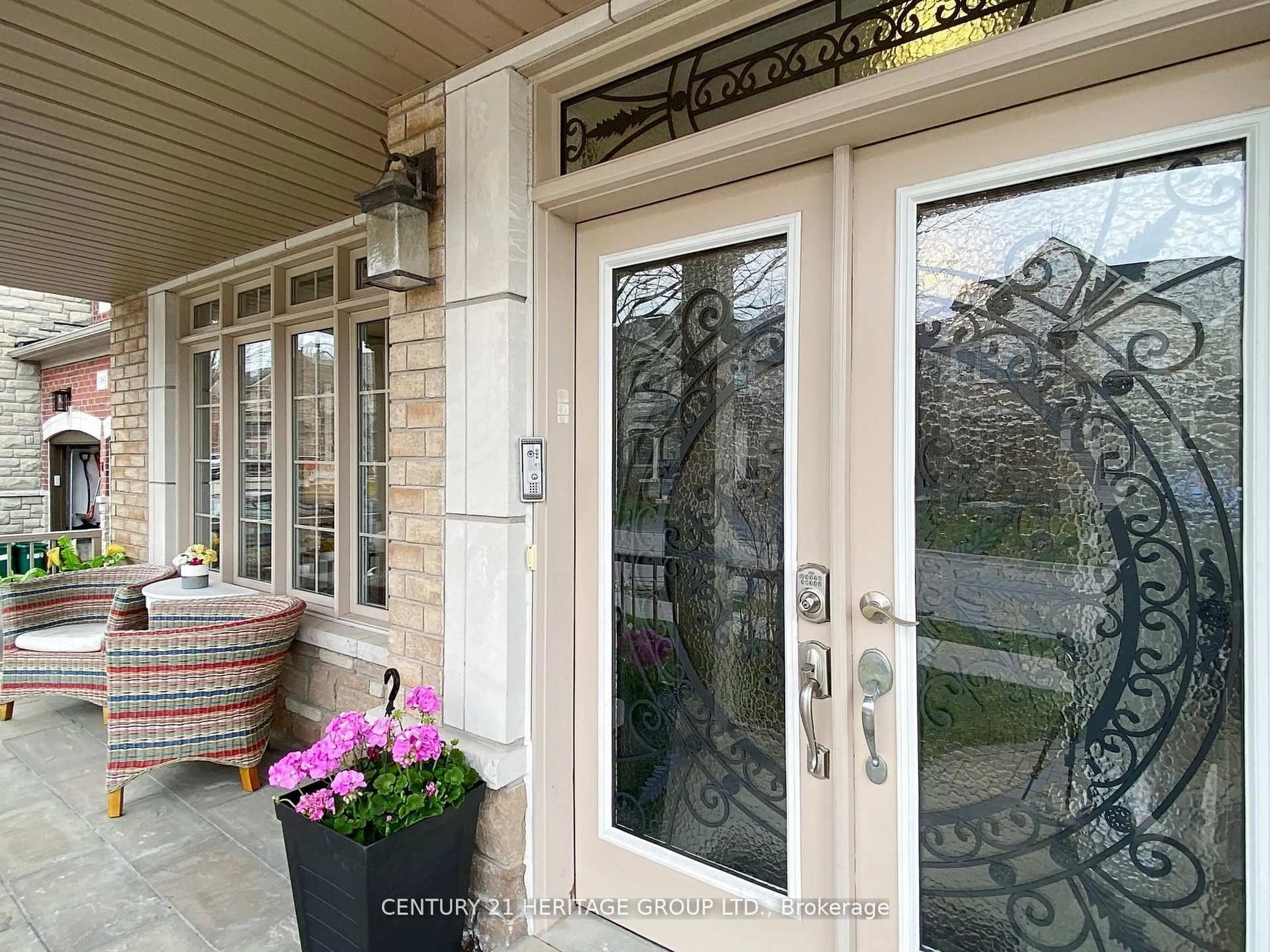 Indoor entryway for 1062 Blackhall Cres, Newmarket Ontario L3X 0B3