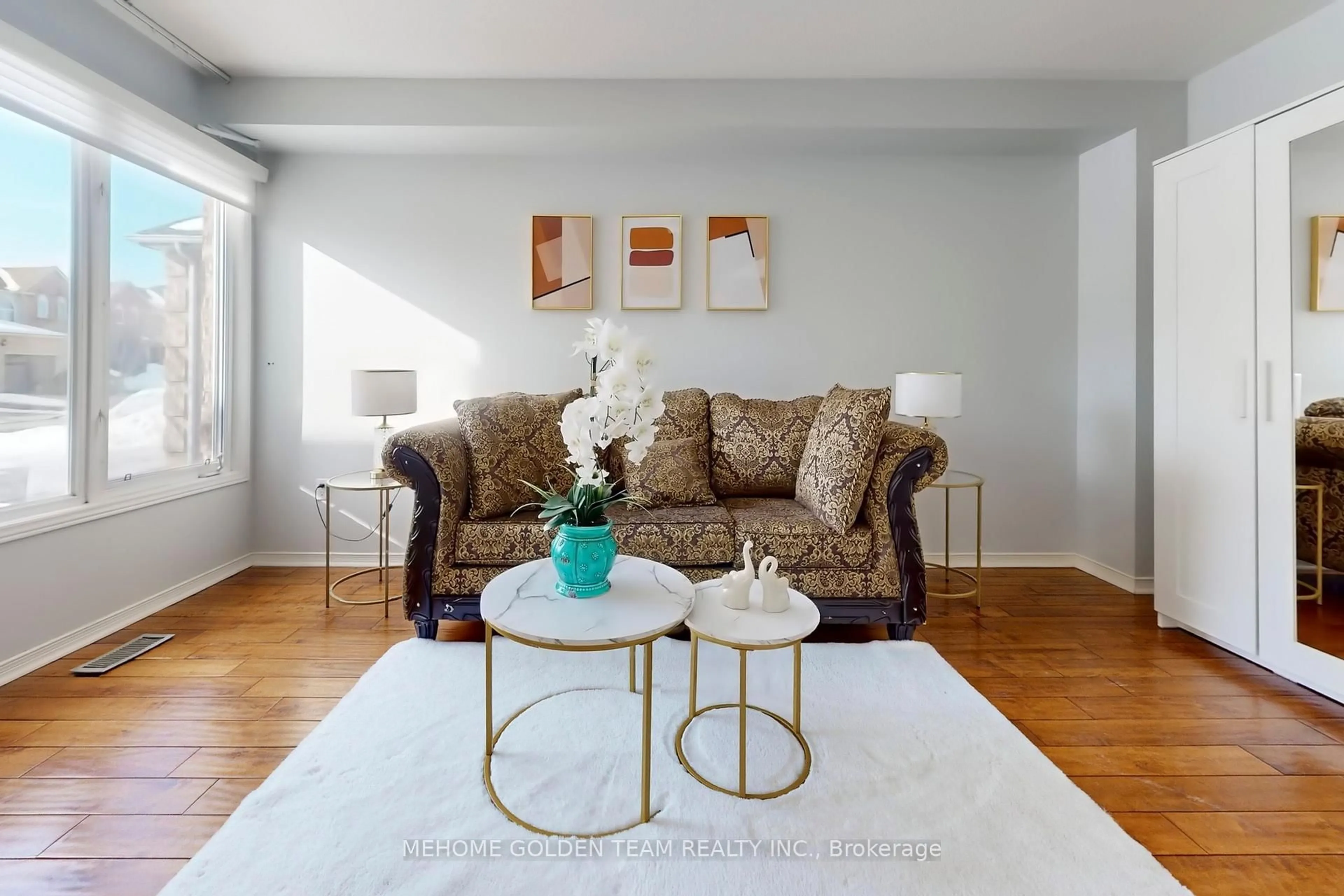 Living room with furniture, unknown for 25 Westmoreland Crt, Markham Ontario L3R 8L9