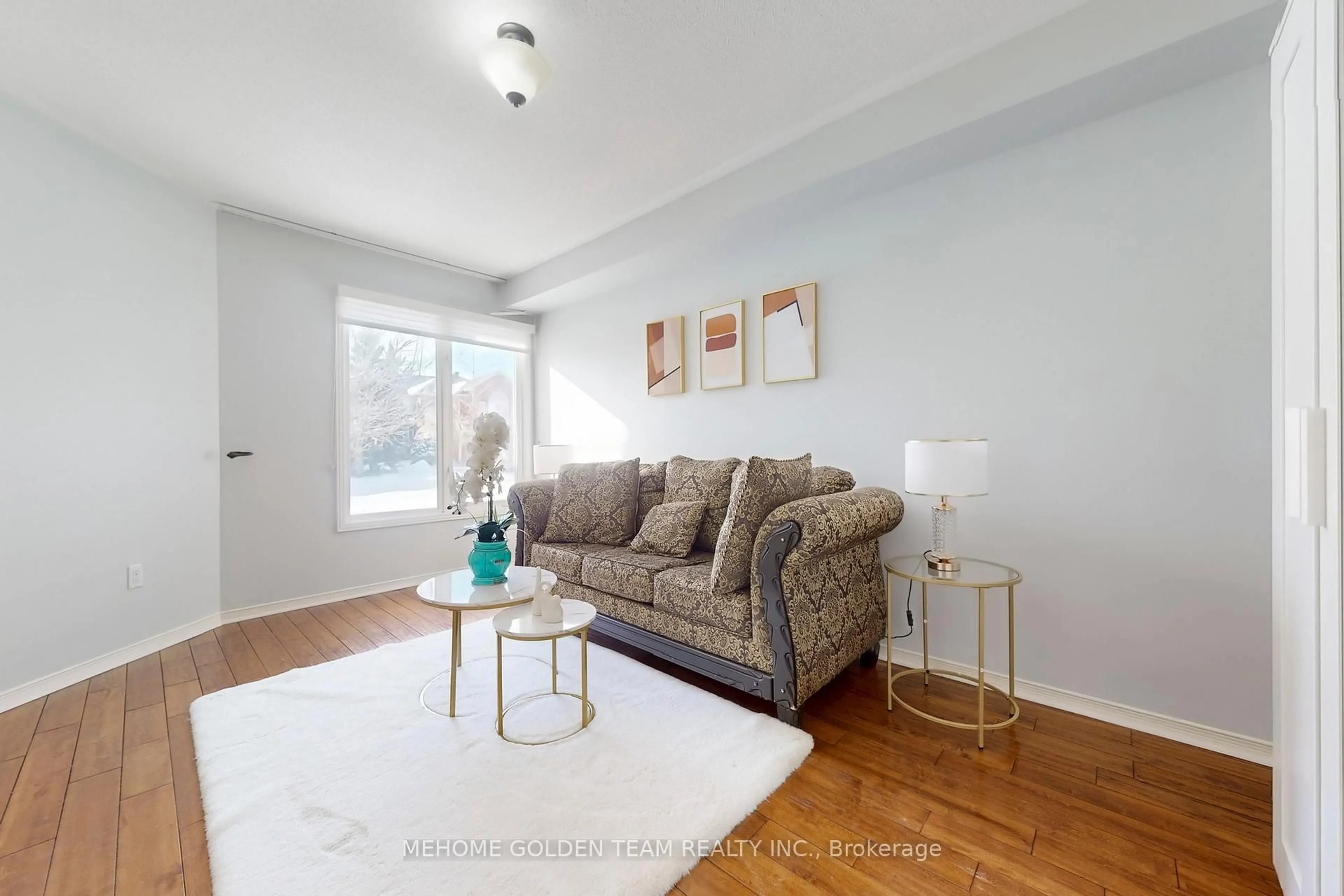 Living room with furniture, wood/laminate floor for 25 Westmoreland Crt, Markham Ontario L3R 8L9