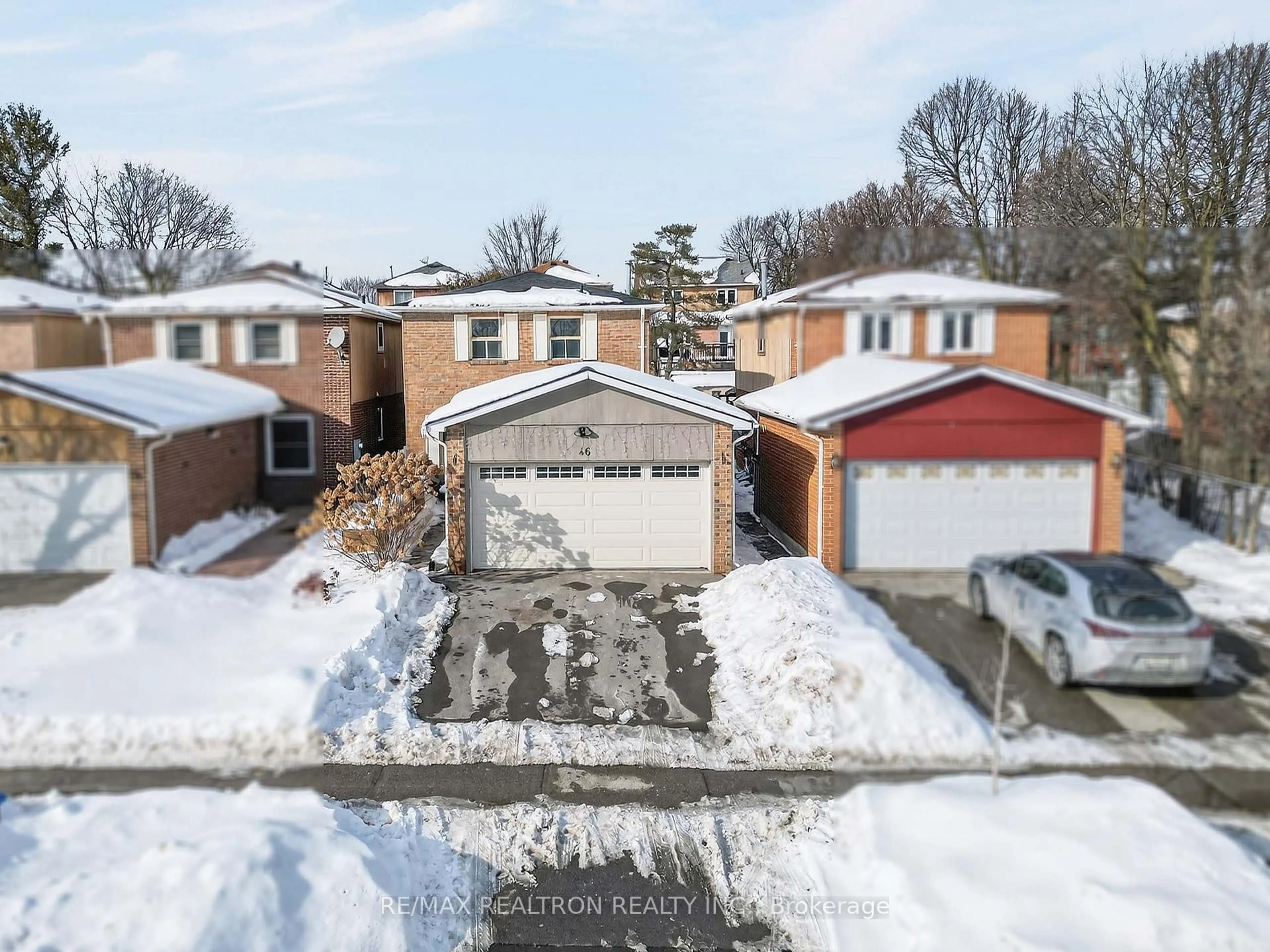 A pic from outside/outdoor area/front of a property/back of a property/a pic from drone, street for 46 Lund St, Richmond Hill Ontario L4C 5V7