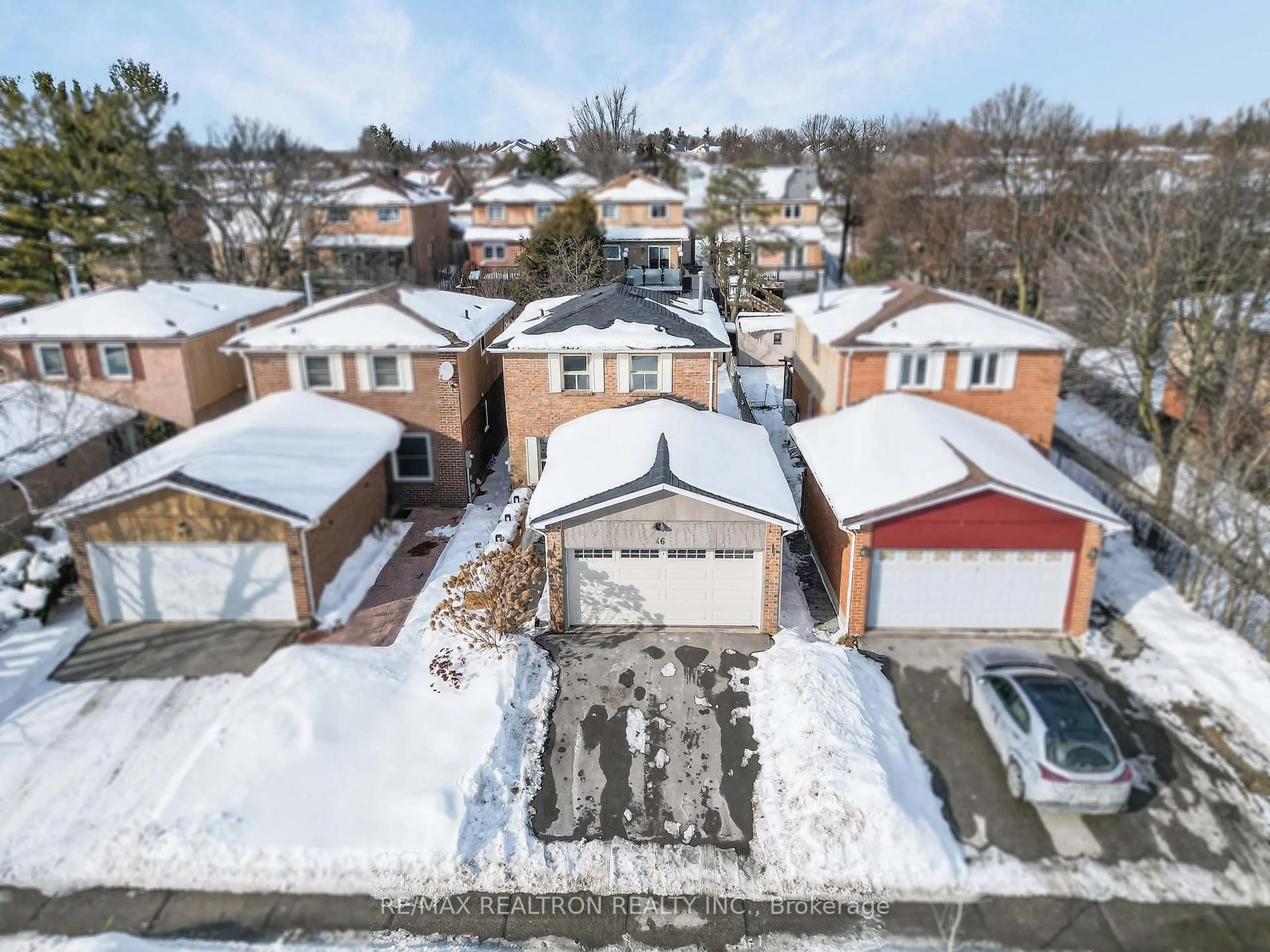 A pic from outside/outdoor area/front of a property/back of a property/a pic from drone, street for 46 Lund St, Richmond Hill Ontario L4C 5V7
