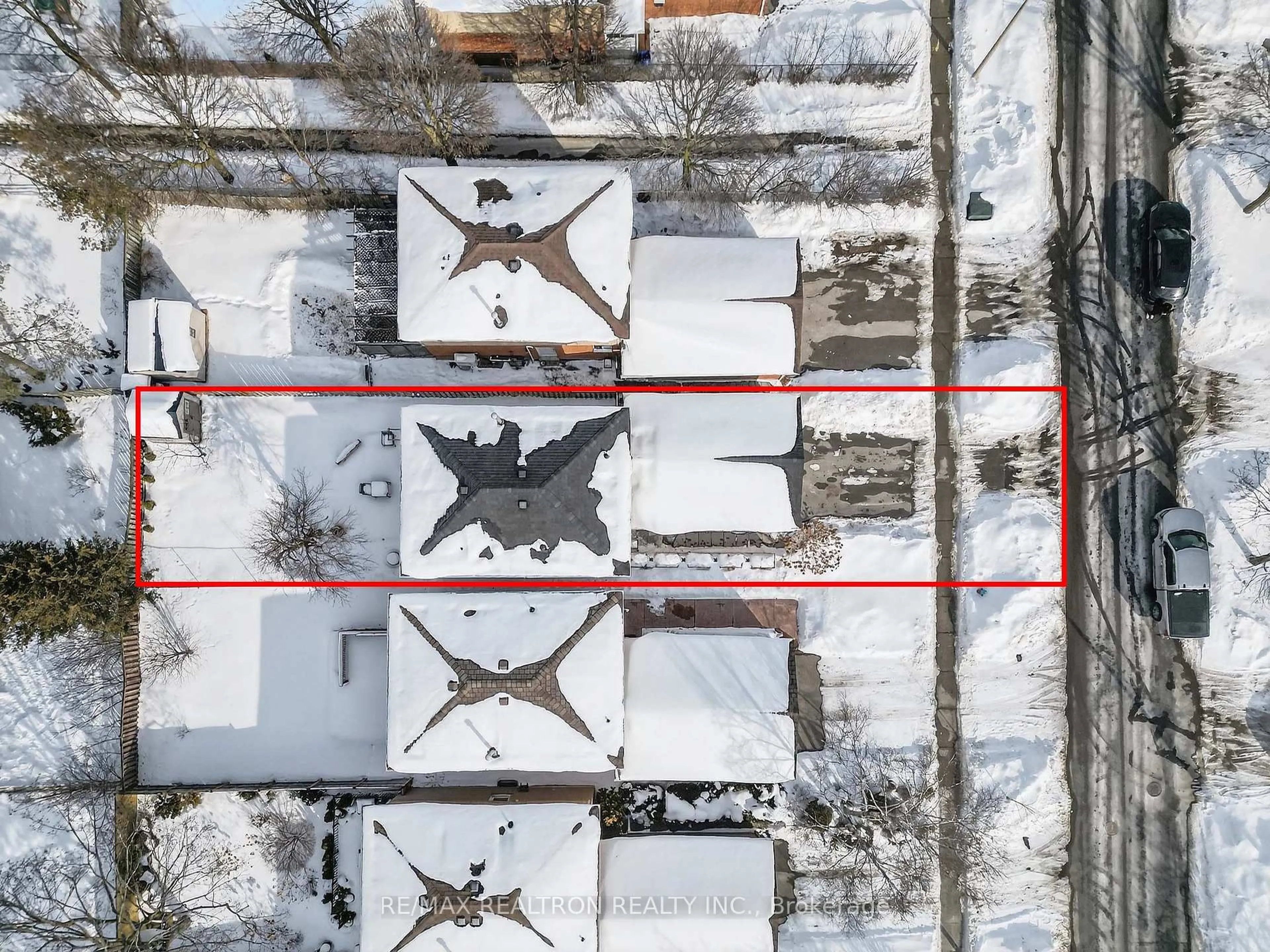 A pic from outside/outdoor area/front of a property/back of a property/a pic from drone, building for 46 Lund St, Richmond Hill Ontario L4C 5V7