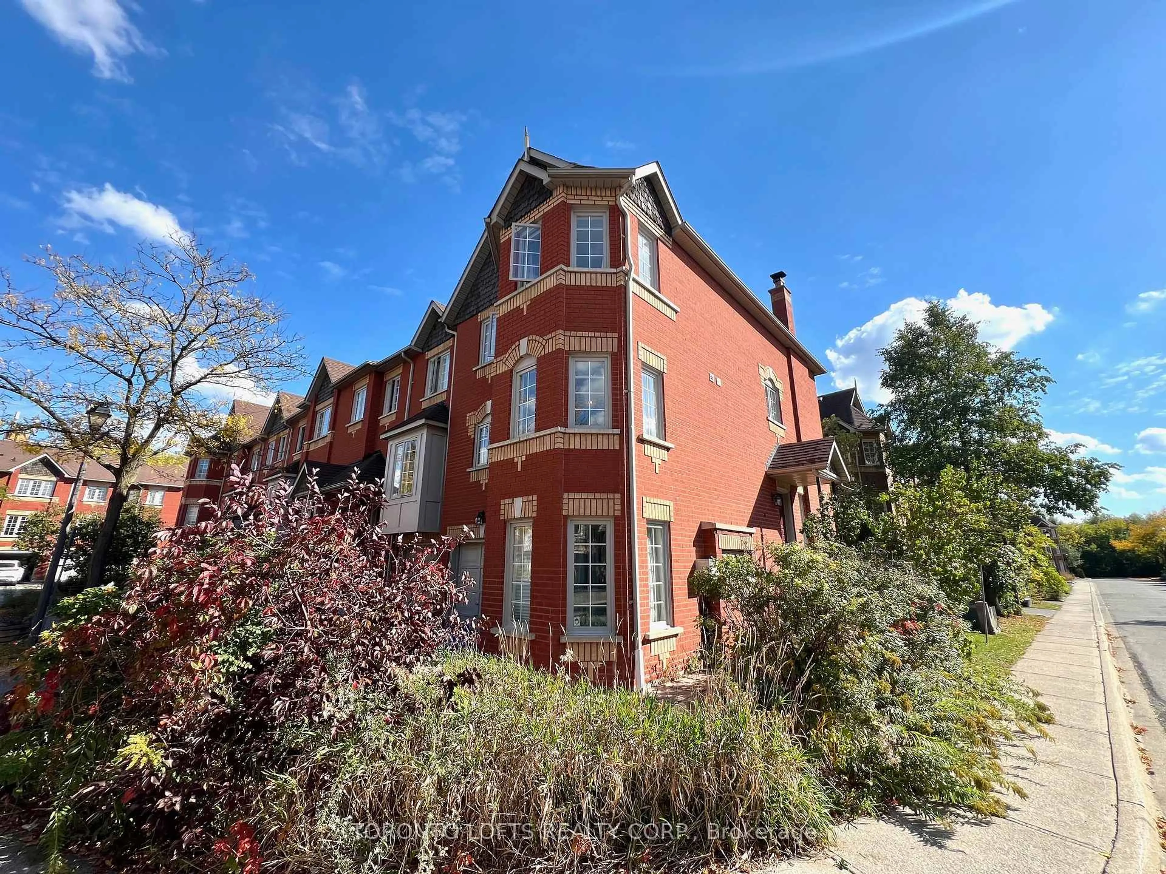 Home with brick exterior material, building for 95 Weldrick Rd #74, Richmond Hill Ontario L4C 0H6