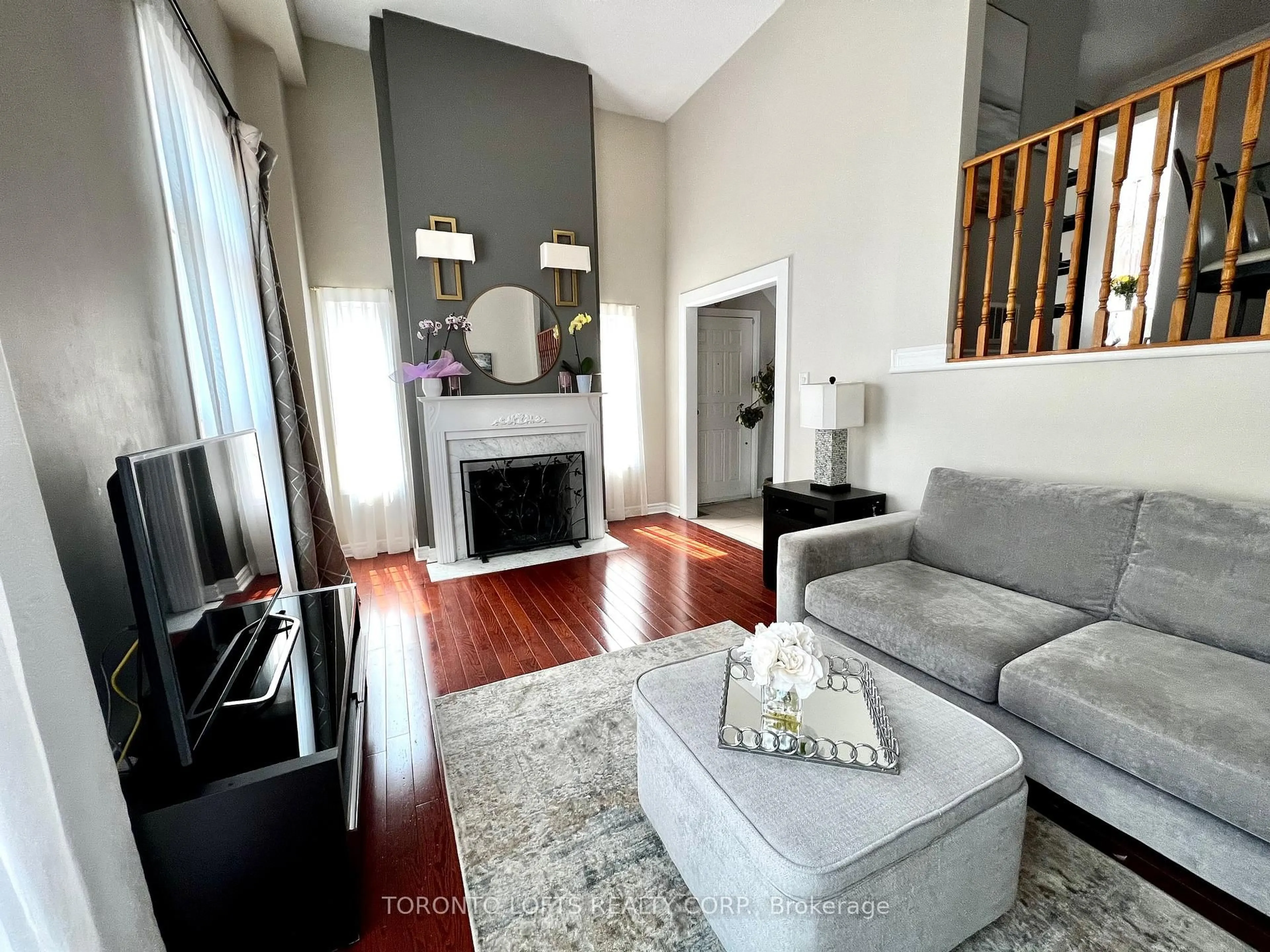 Living room with furniture, unknown for 95 Weldrick Rd #74, Richmond Hill Ontario L4C 0H6