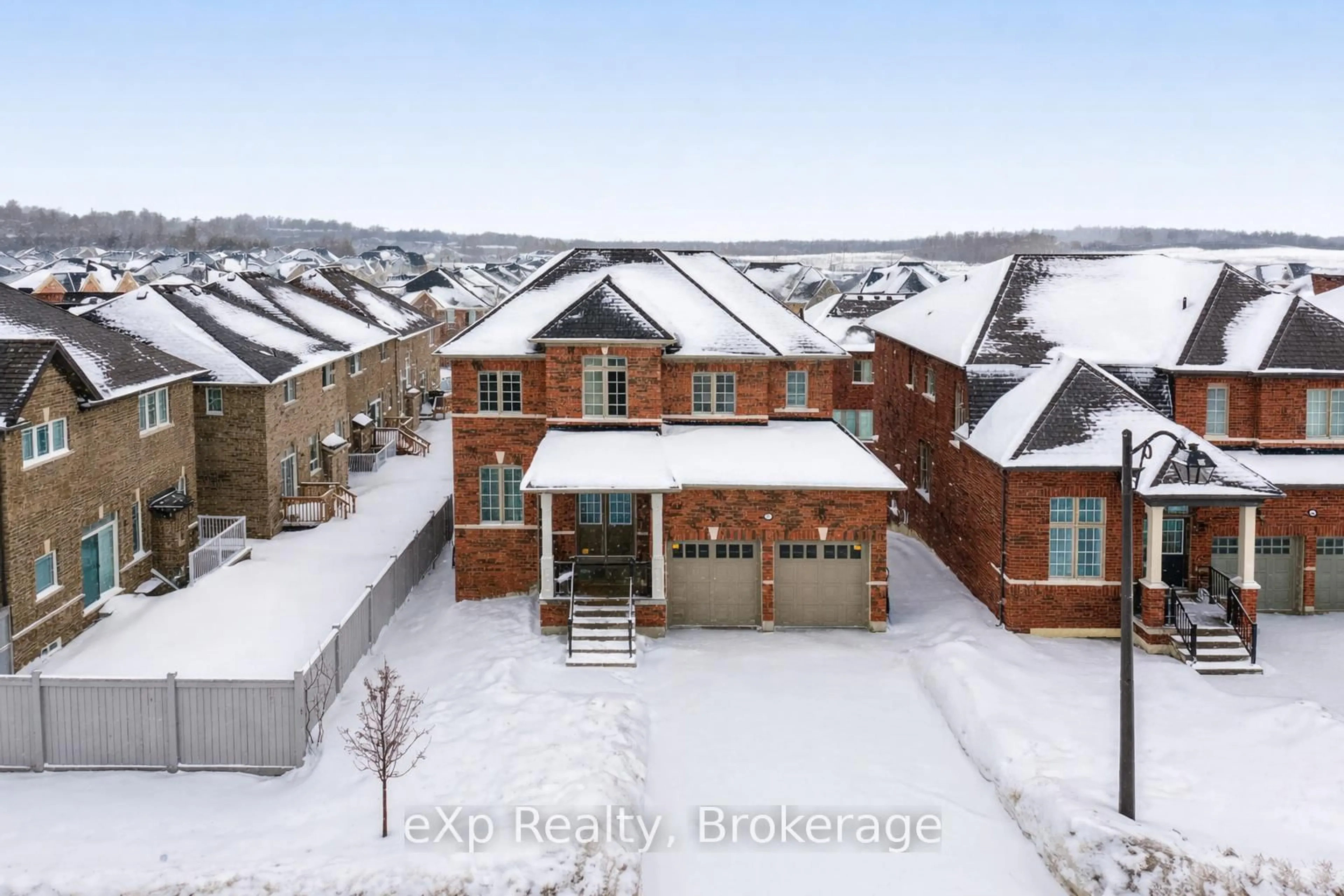 A pic from outside/outdoor area/front of a property/back of a property/a pic from drone, street for 6 Faimira Ave, Georgina Ontario L4P 0S4