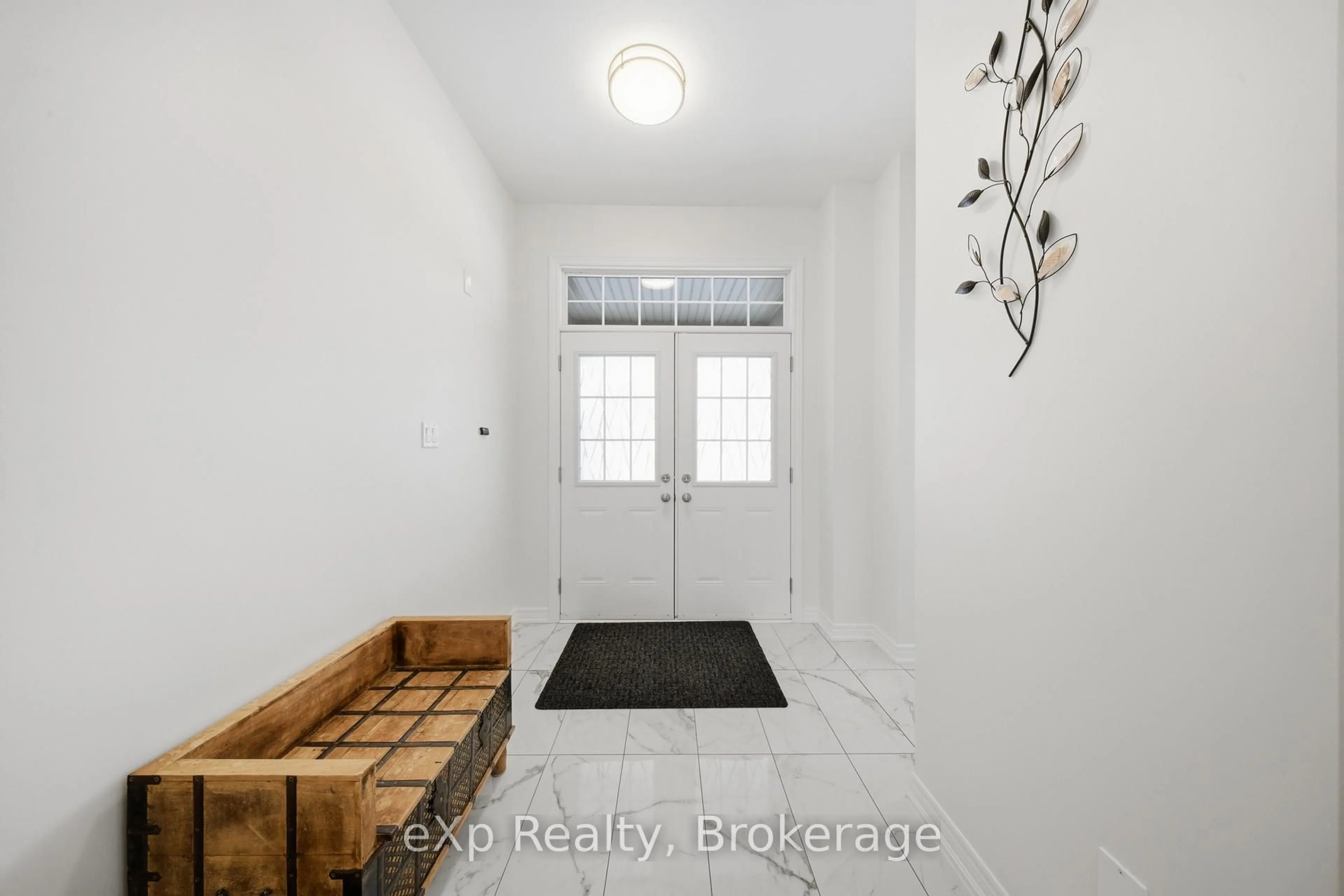 Indoor entryway for 6 Faimira Ave, Georgina Ontario L4P 0S4
