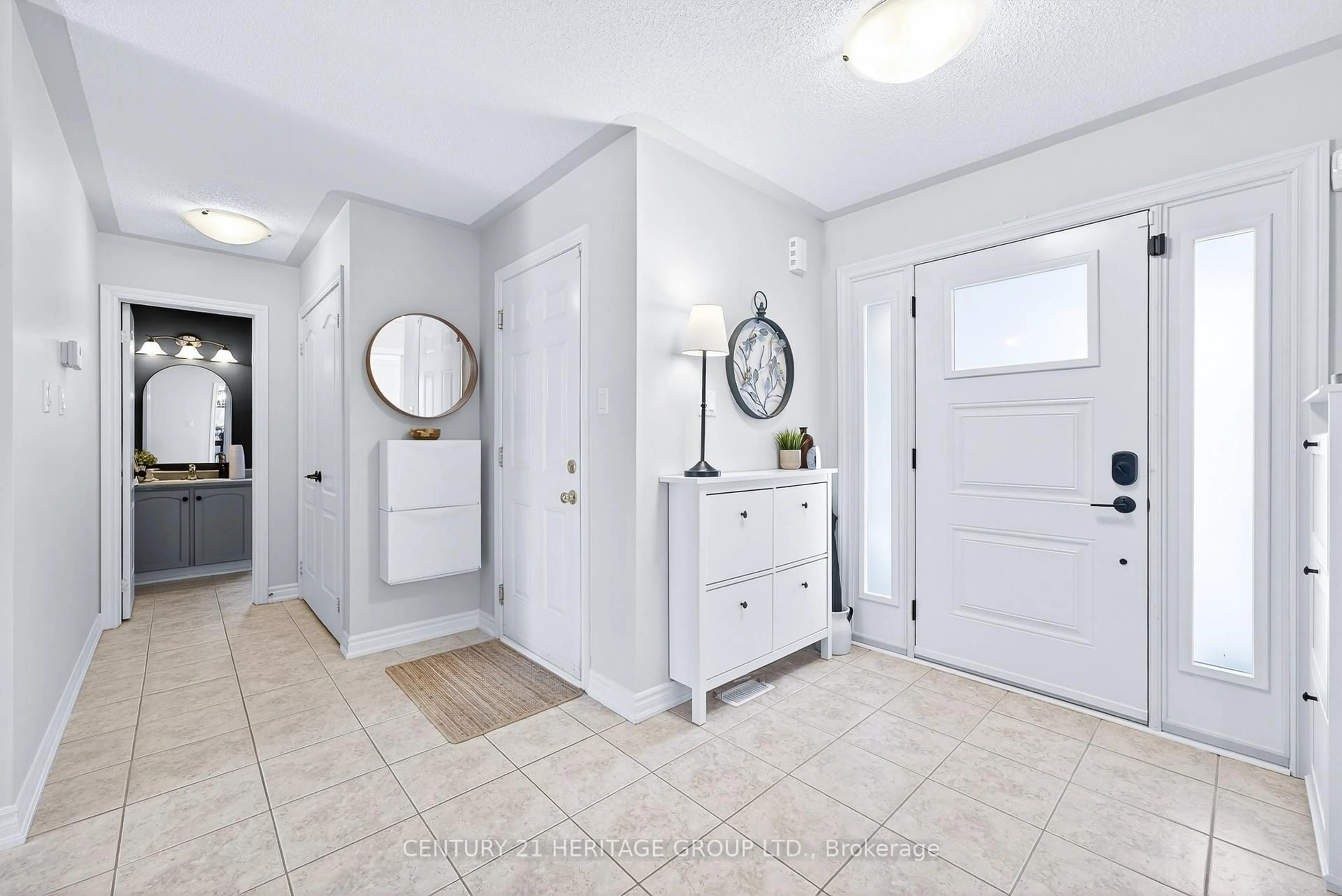 Indoor entryway for 162 Metcalfe Dr, Bradford West Gwillimbury Ontario L3Z 0A1