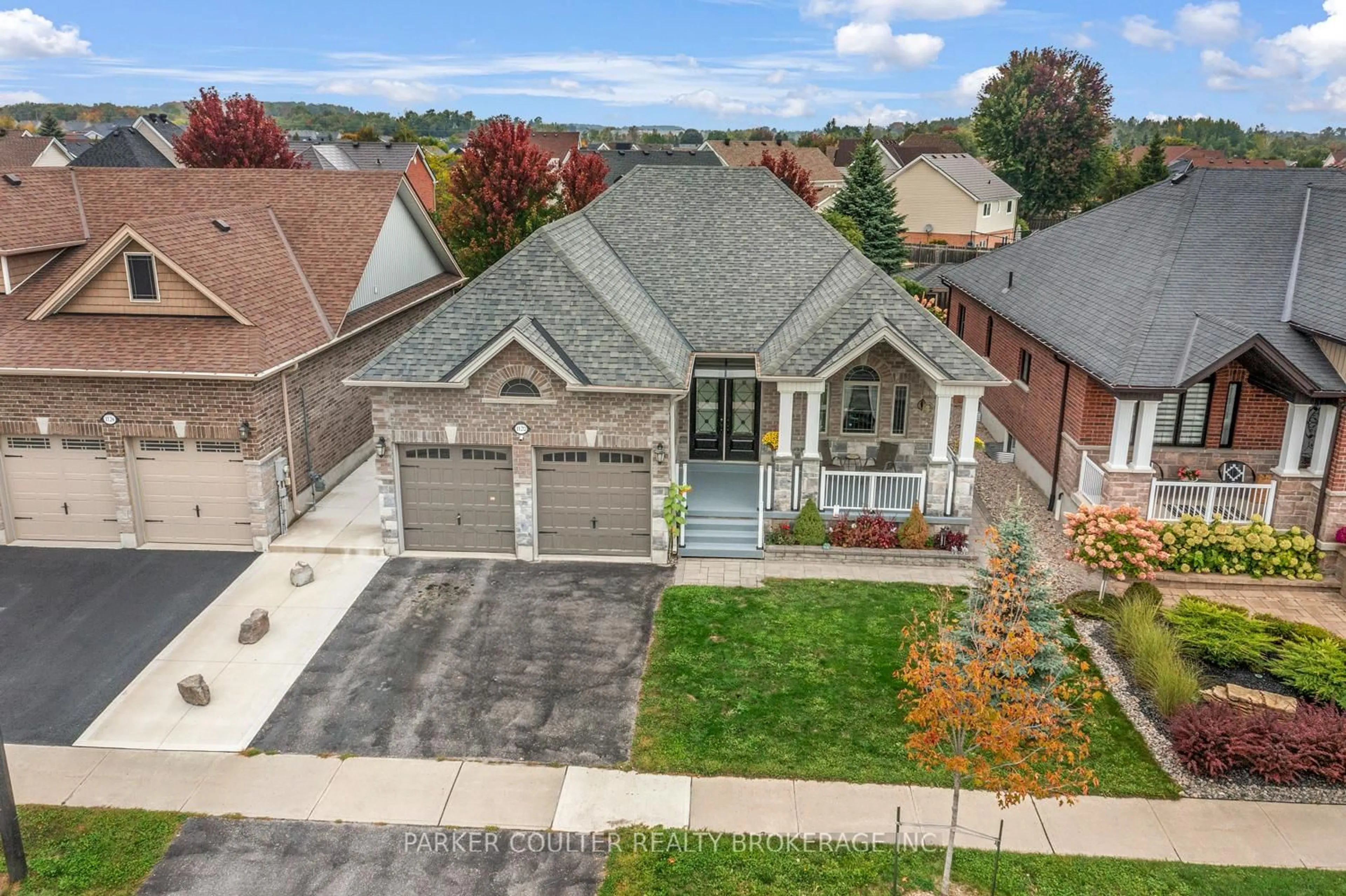 A pic from outside/outdoor area/front of a property/back of a property/a pic from drone, street for 1120 Quarry Dr, Innisfil Ontario L9S 4W9
