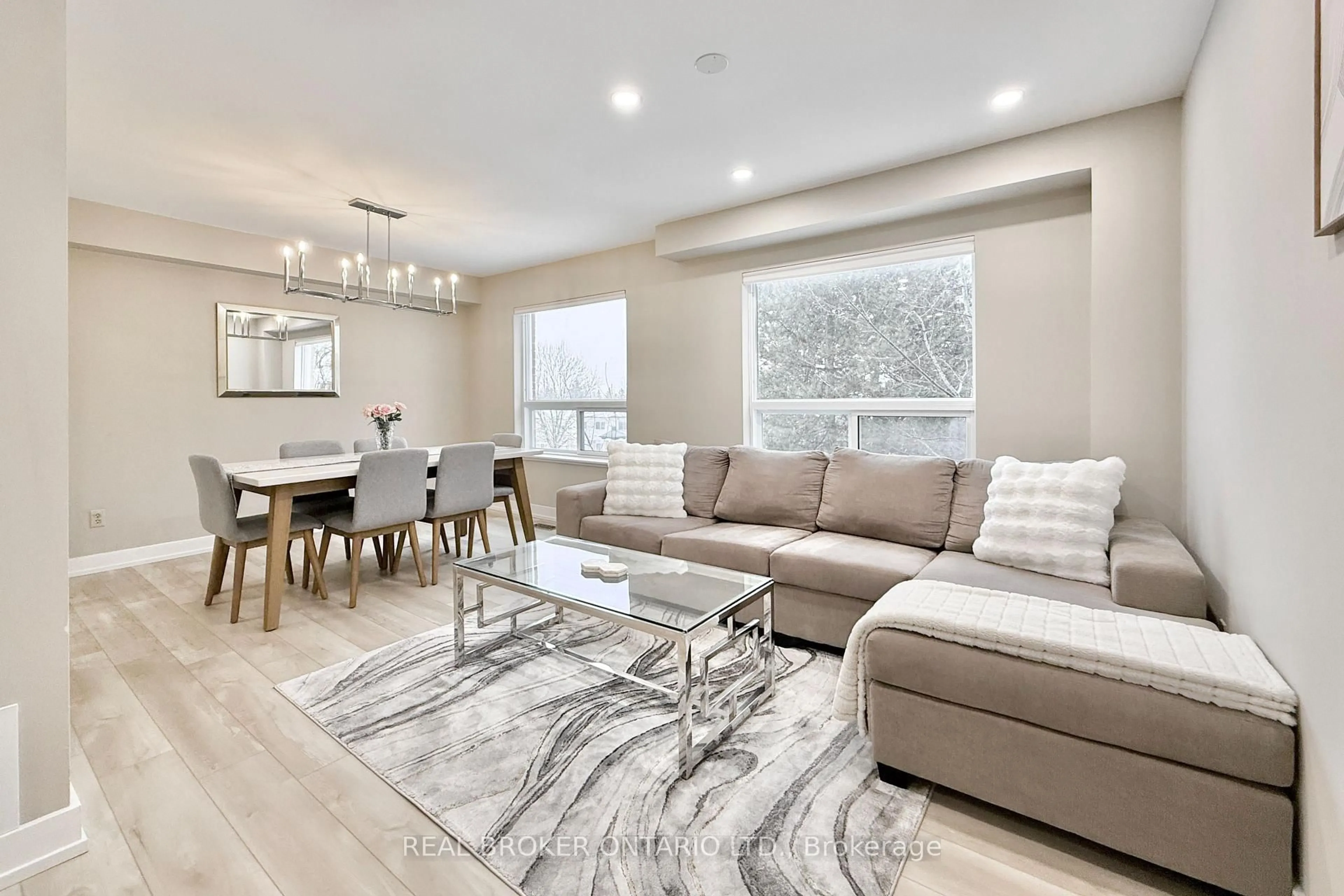 Living room with furniture, unknown for 617 Gibney Cres, Newmarket Ontario L3X 1Y3