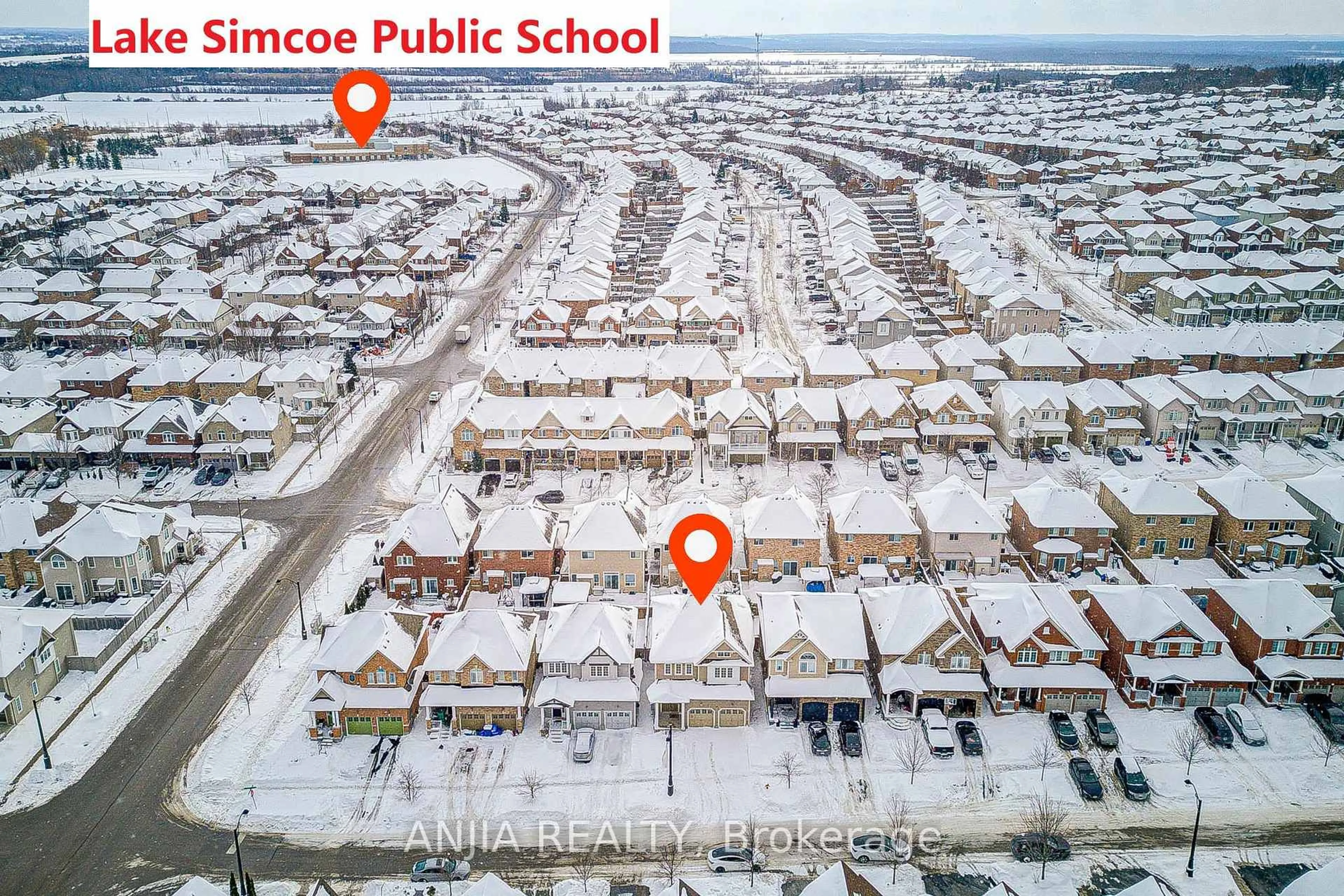 A pic from outside/outdoor area/front of a property/back of a property/a pic from drone, street for 23 Grey Wing Ave, Georgina Ontario L4P 0B7