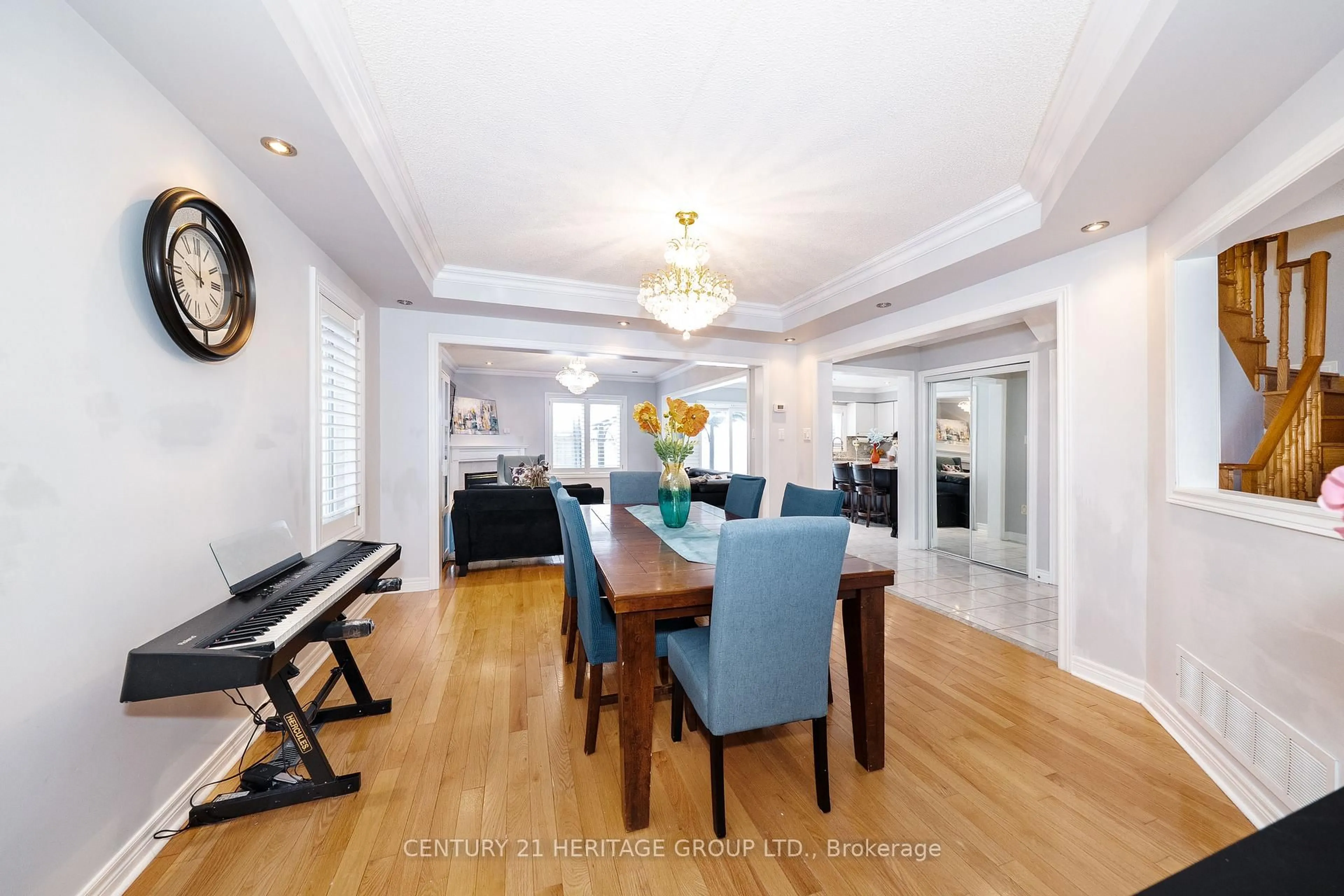 Dining room, wood/laminate floor for 2211 Old Rutherford Rd, Vaughan Ontario L6A 1Z7